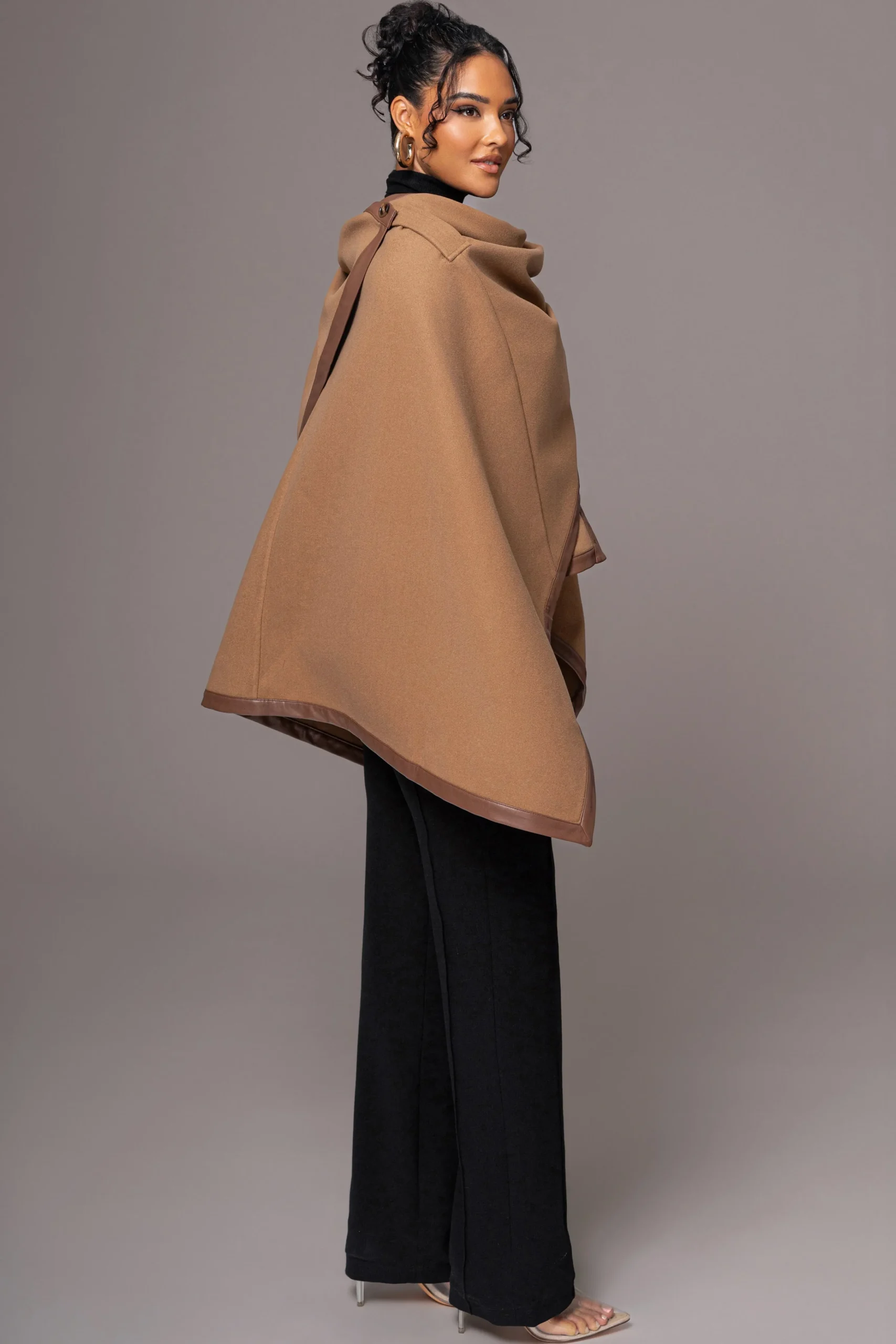 beige_park_city_reversibl_14.webp JLUXLABEL Beige Park City Reversible Shawl