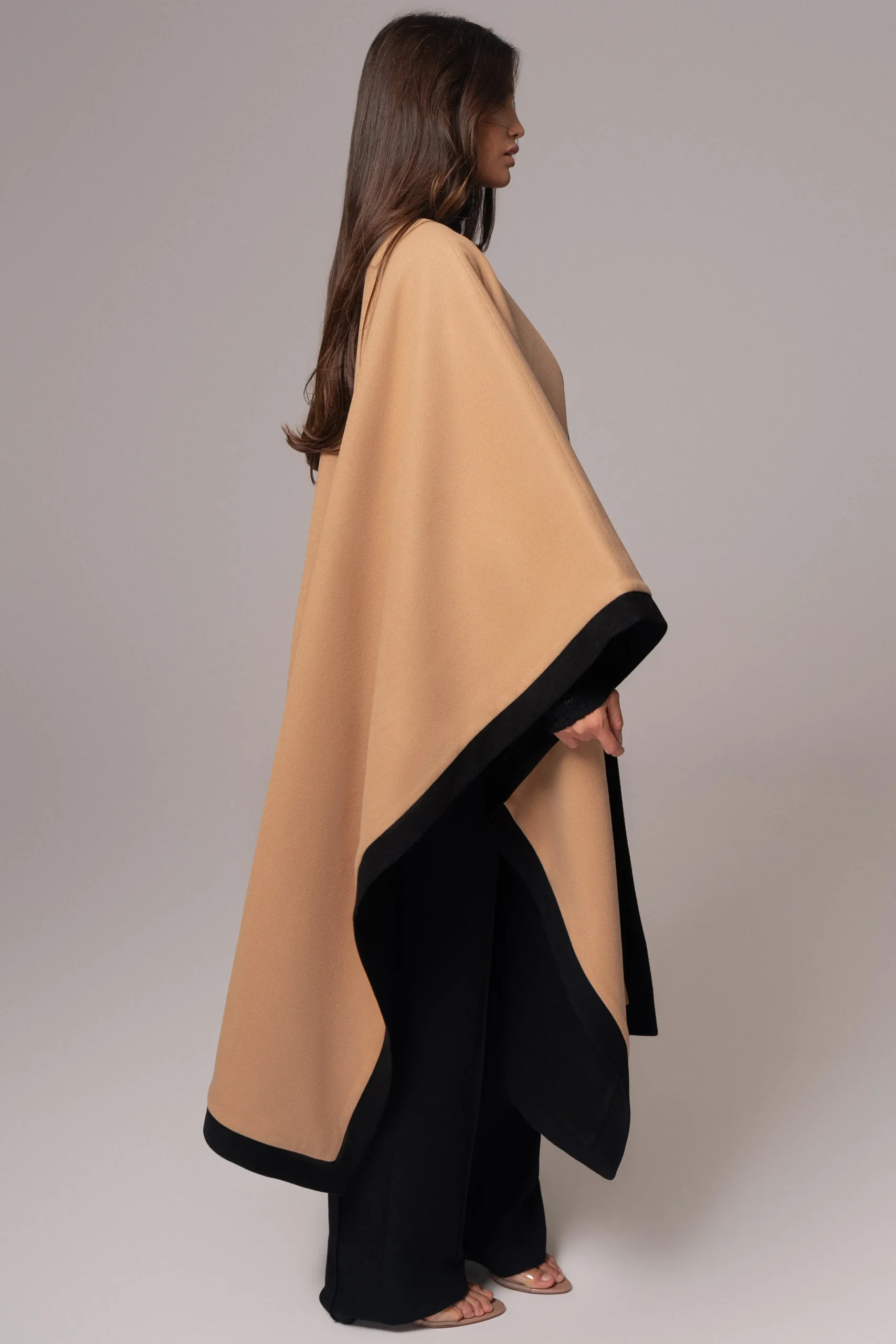 beige_park_city_reversibl_15.webp JLUXLABEL Beige Park City Reversible Shawl