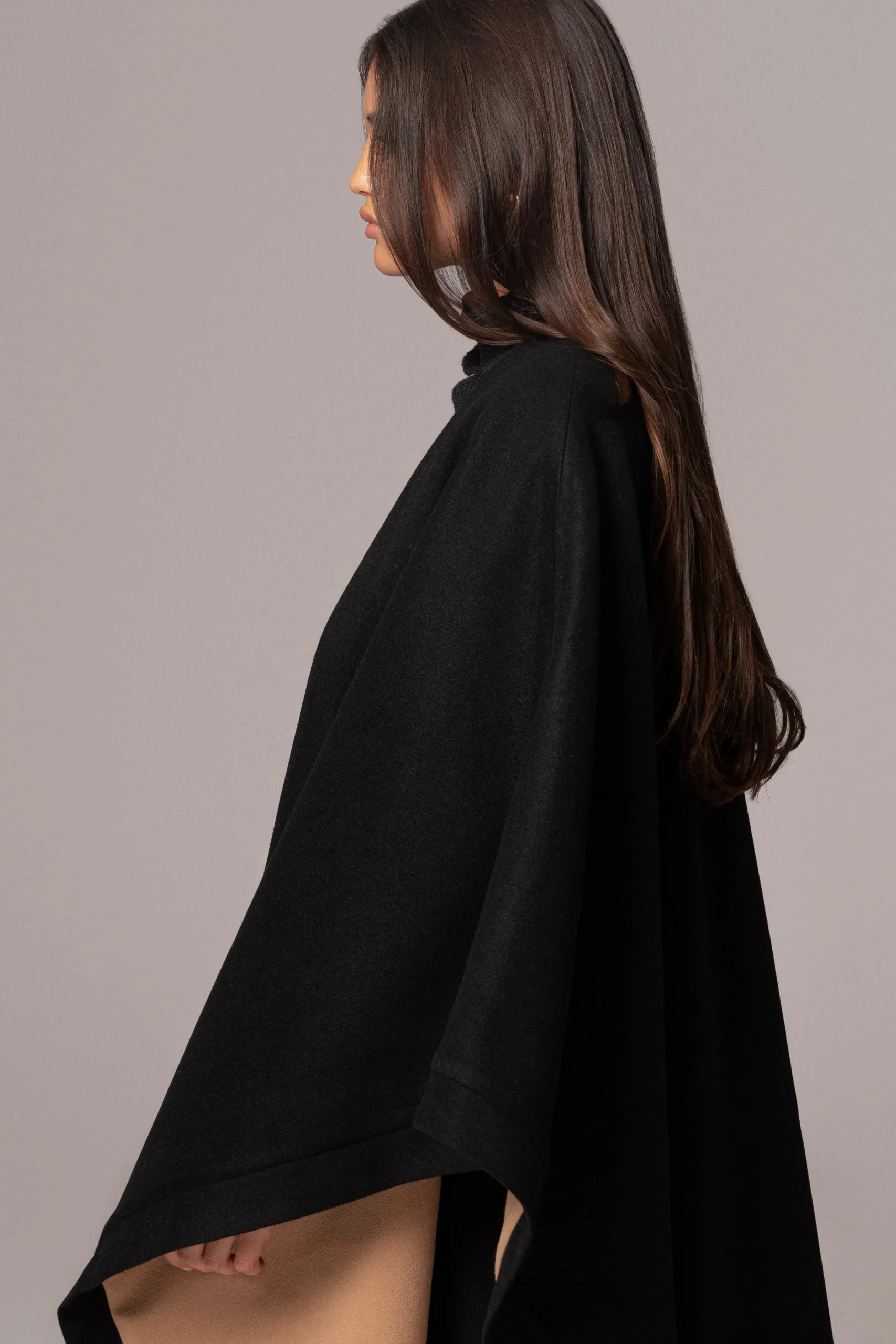 beige_park_city_reversibl_18.webp JLUXLABEL Beige Park City Reversible Shawl