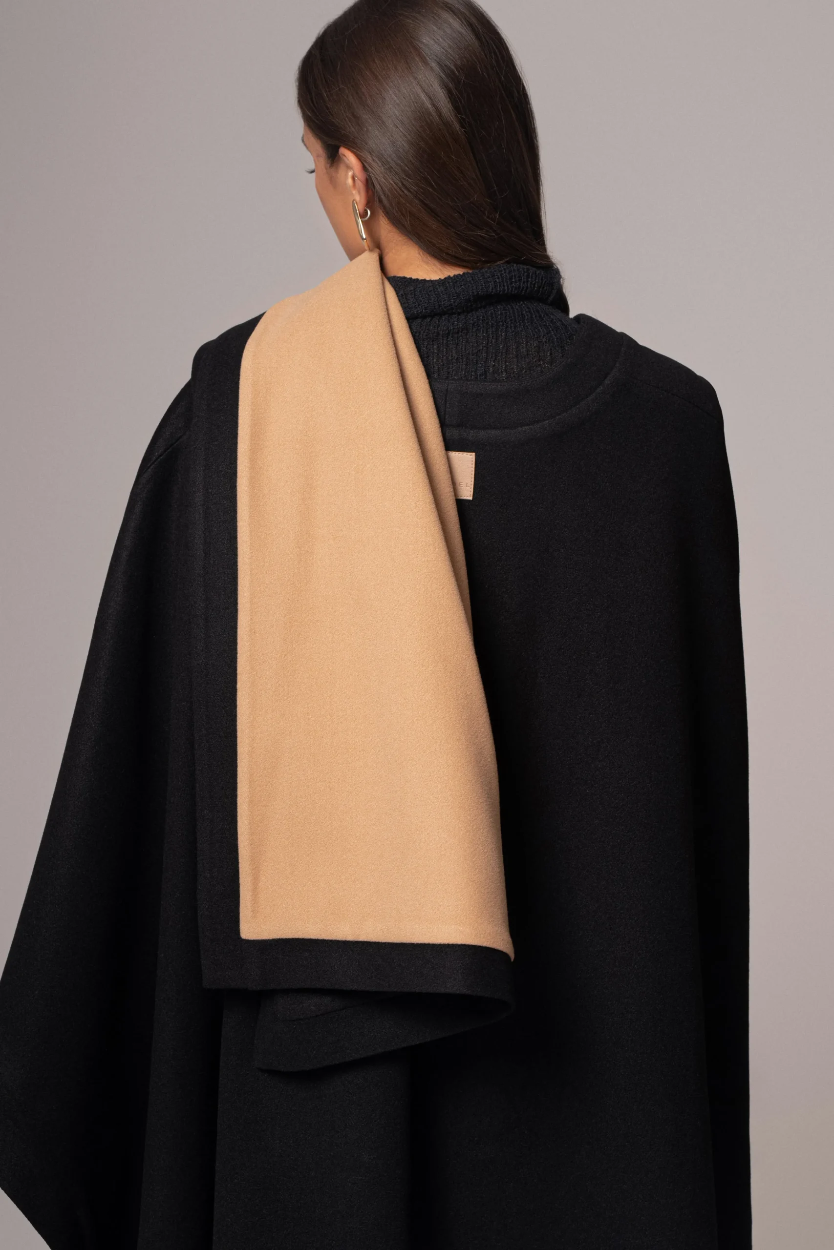 beige_park_city_reversibl_26.webp JLUXLABEL Beige Park City Reversible Shawl