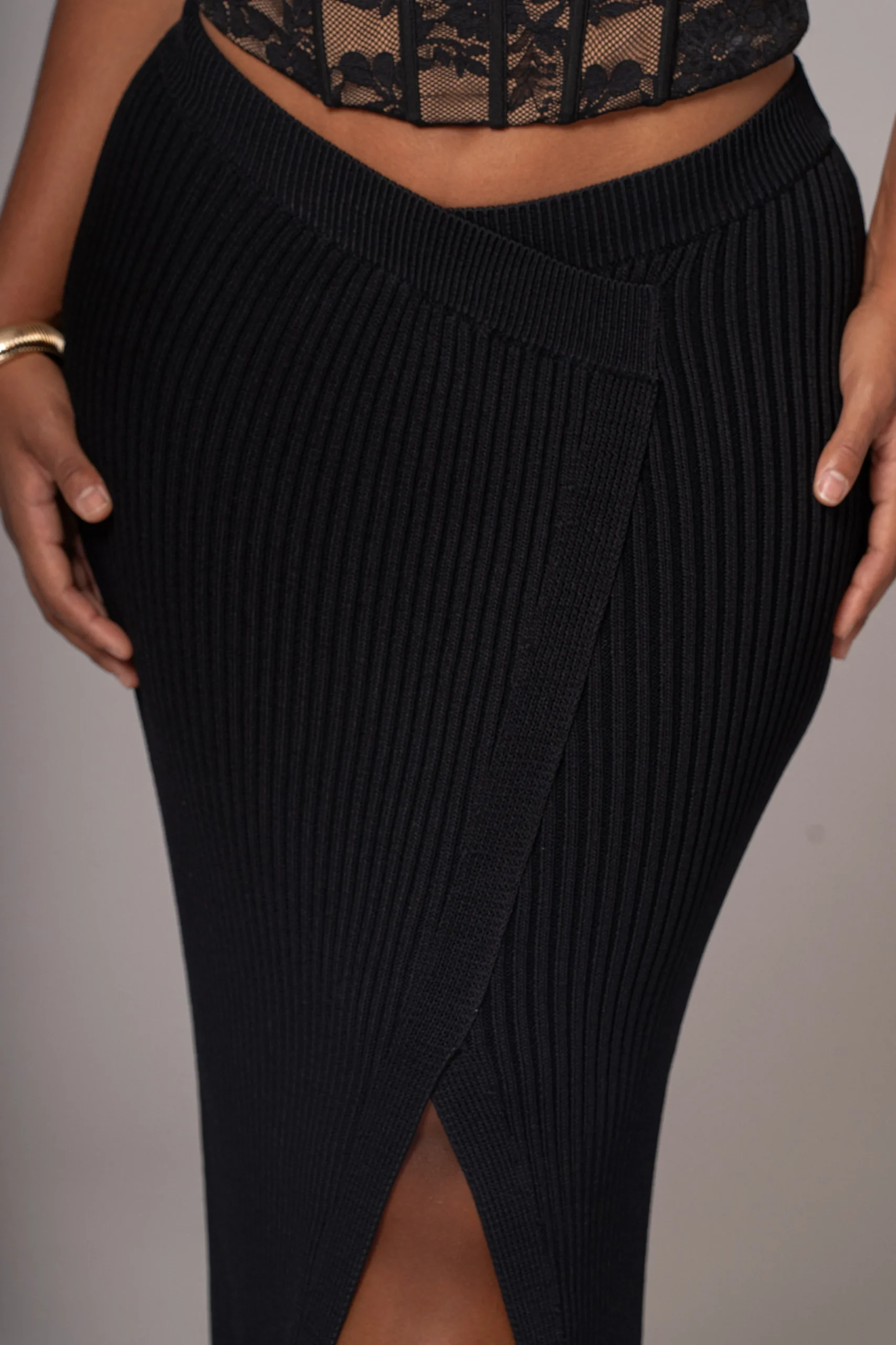 black_hamptons_ribbed_sli_8.webp JLUXLABEL Black Hamptons Ribbed Slit Skirt