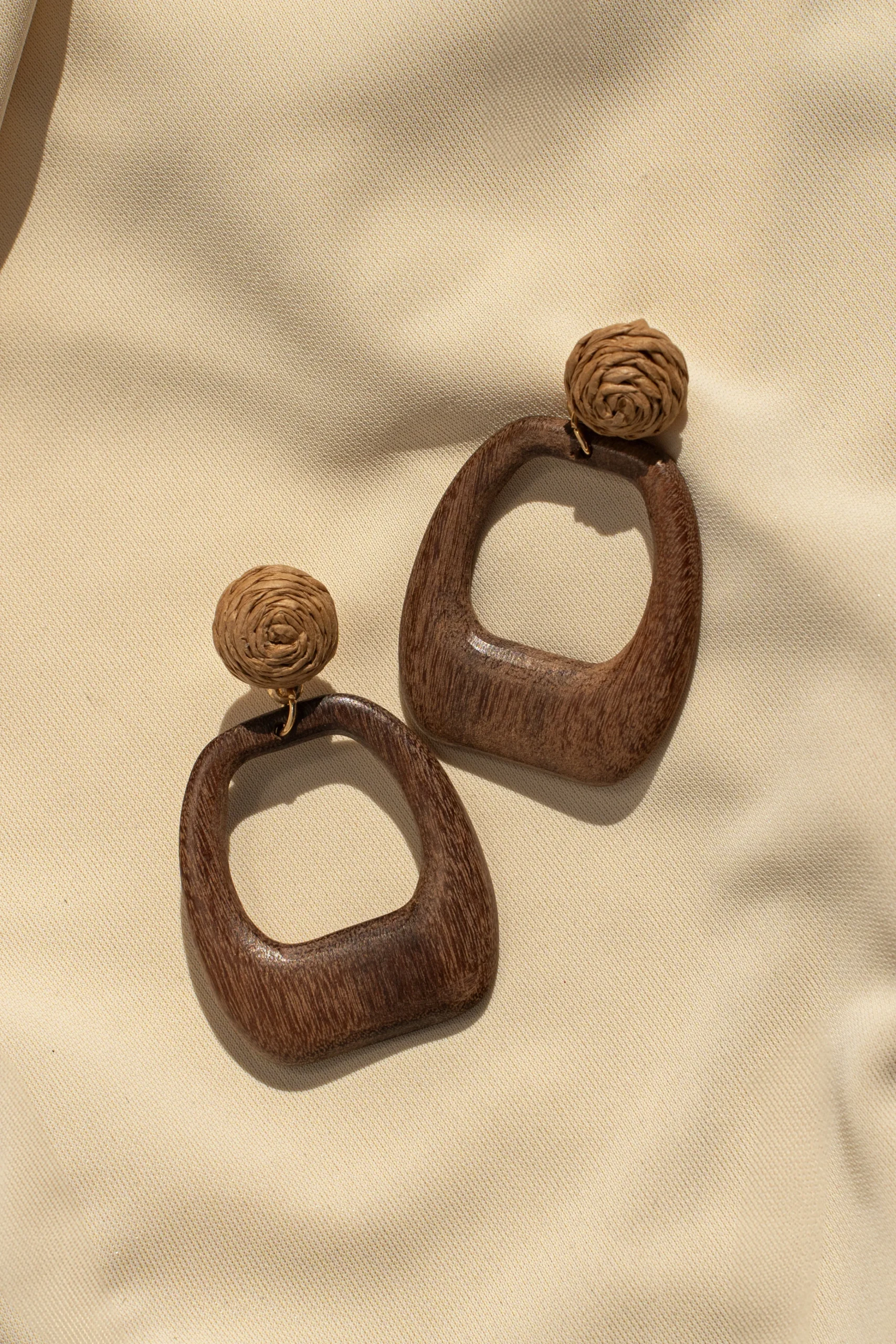 brown_cove_wooden_earring_0.webp JLUXLABEL Brown Cove Wooden Earrings
