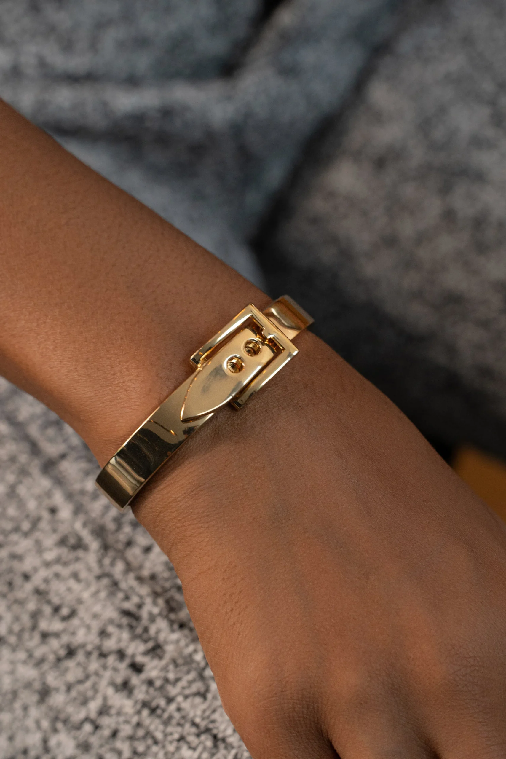 gold_belt_buckle_bracelet_0.webp JLUXLABEL Gold Belt Buckle Bracelet