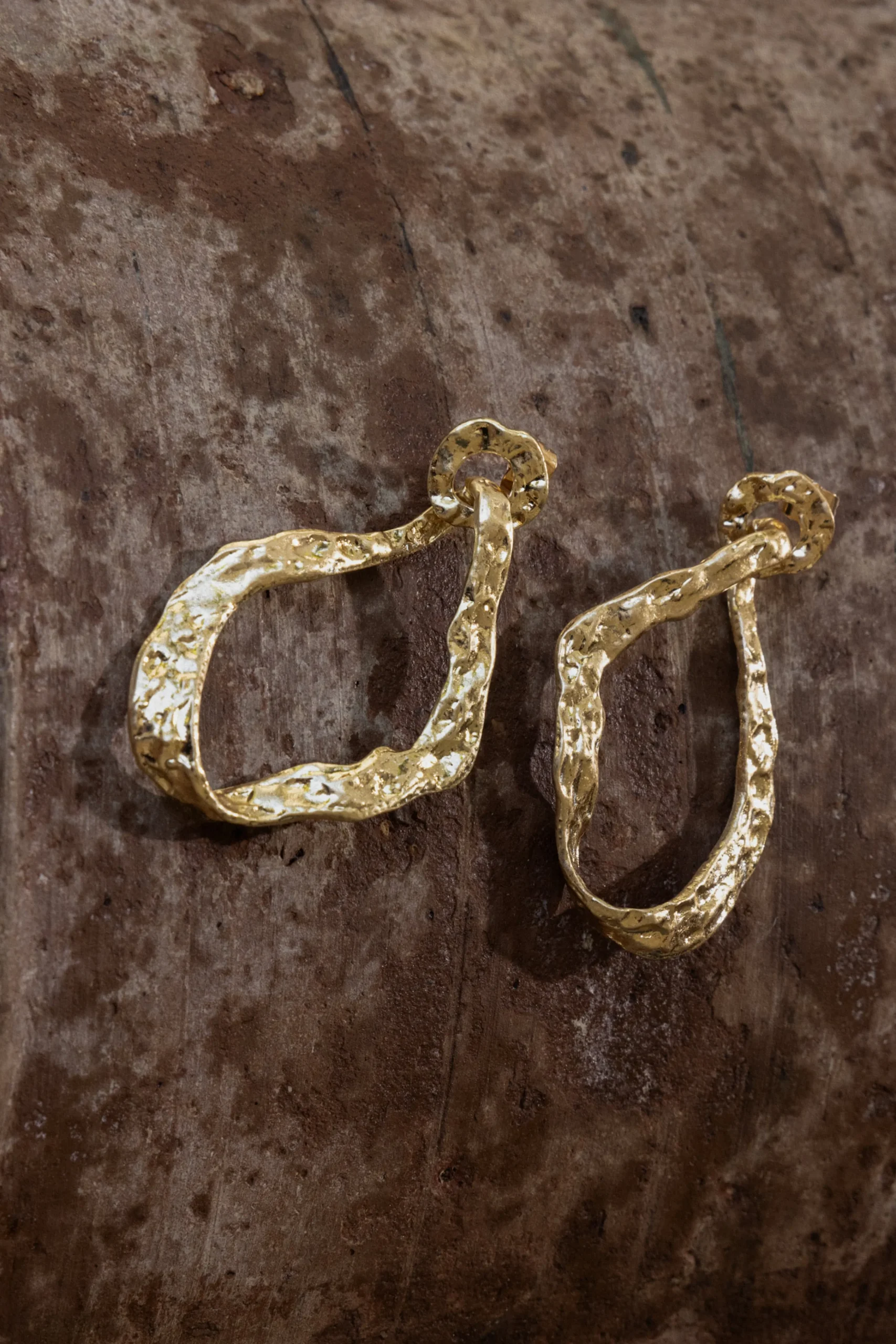 gold_changing_tides_earri_1.webp JLUXLABEL Gold Changing Tides Earrings