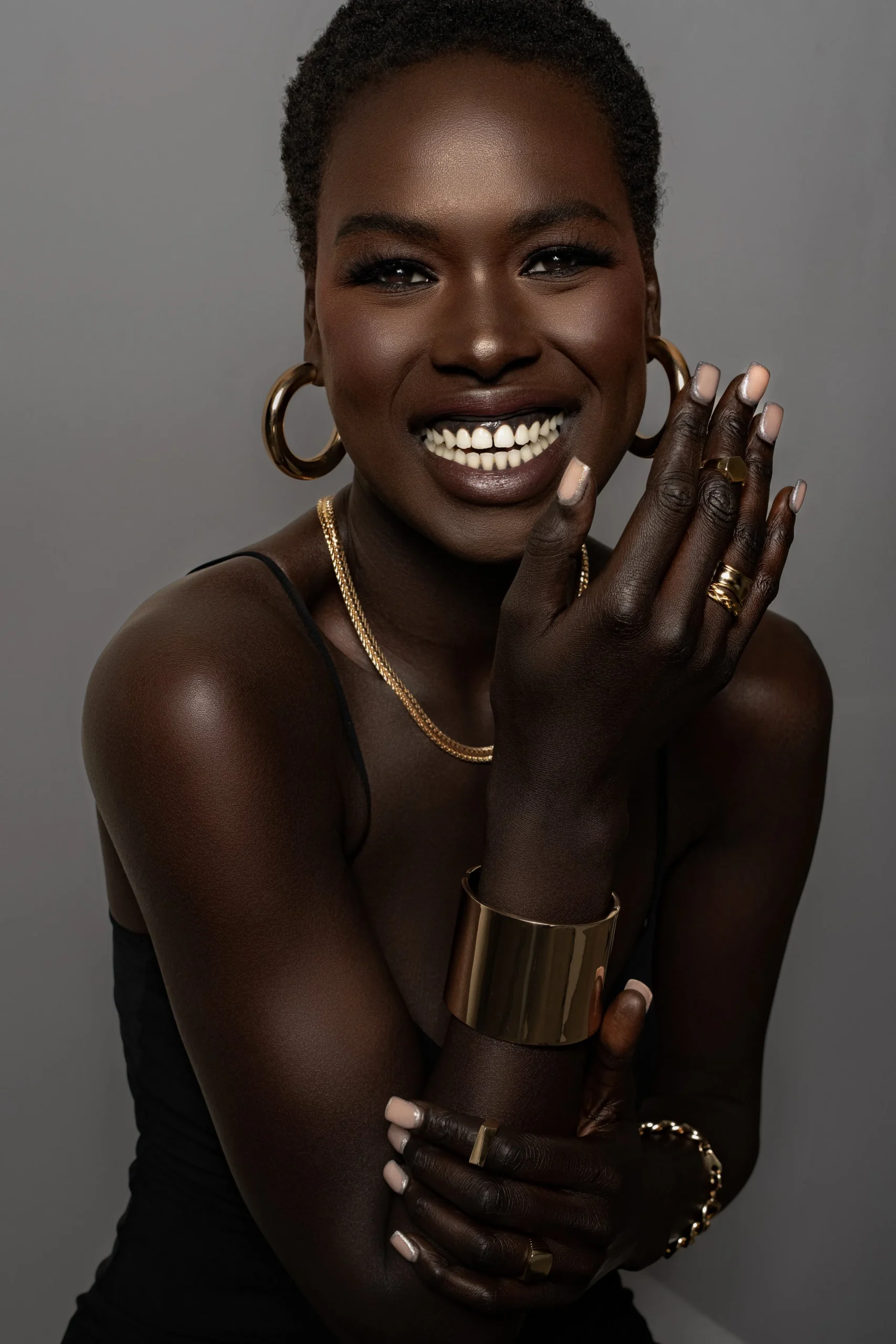 gold_cinema_hoop_earrings_2.webp JLUXLABEL Gold Cinema Hoop Earrings
