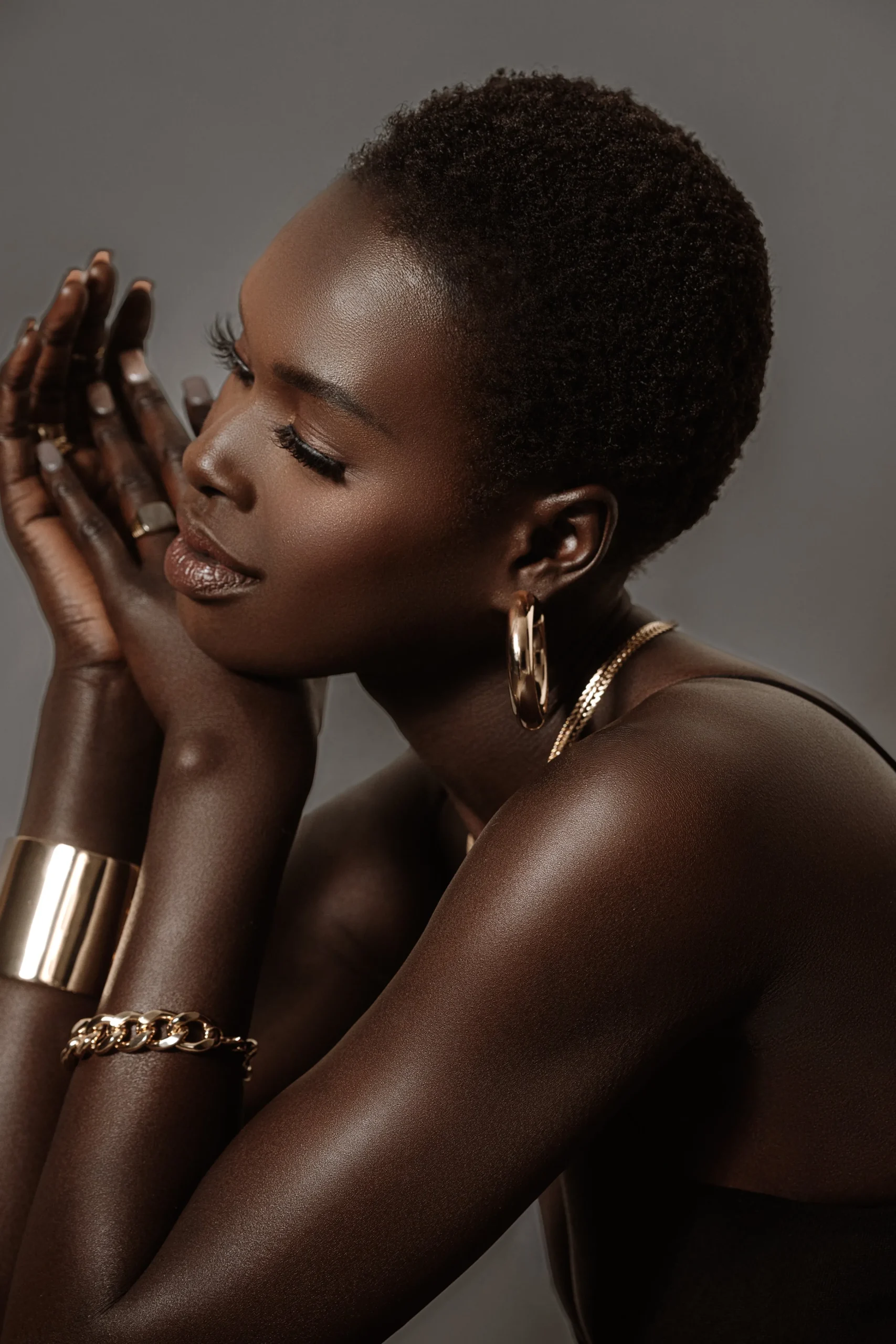 gold_cinema_hoop_earrings_3.webp JLUXLABEL Gold Cinema Hoop Earrings