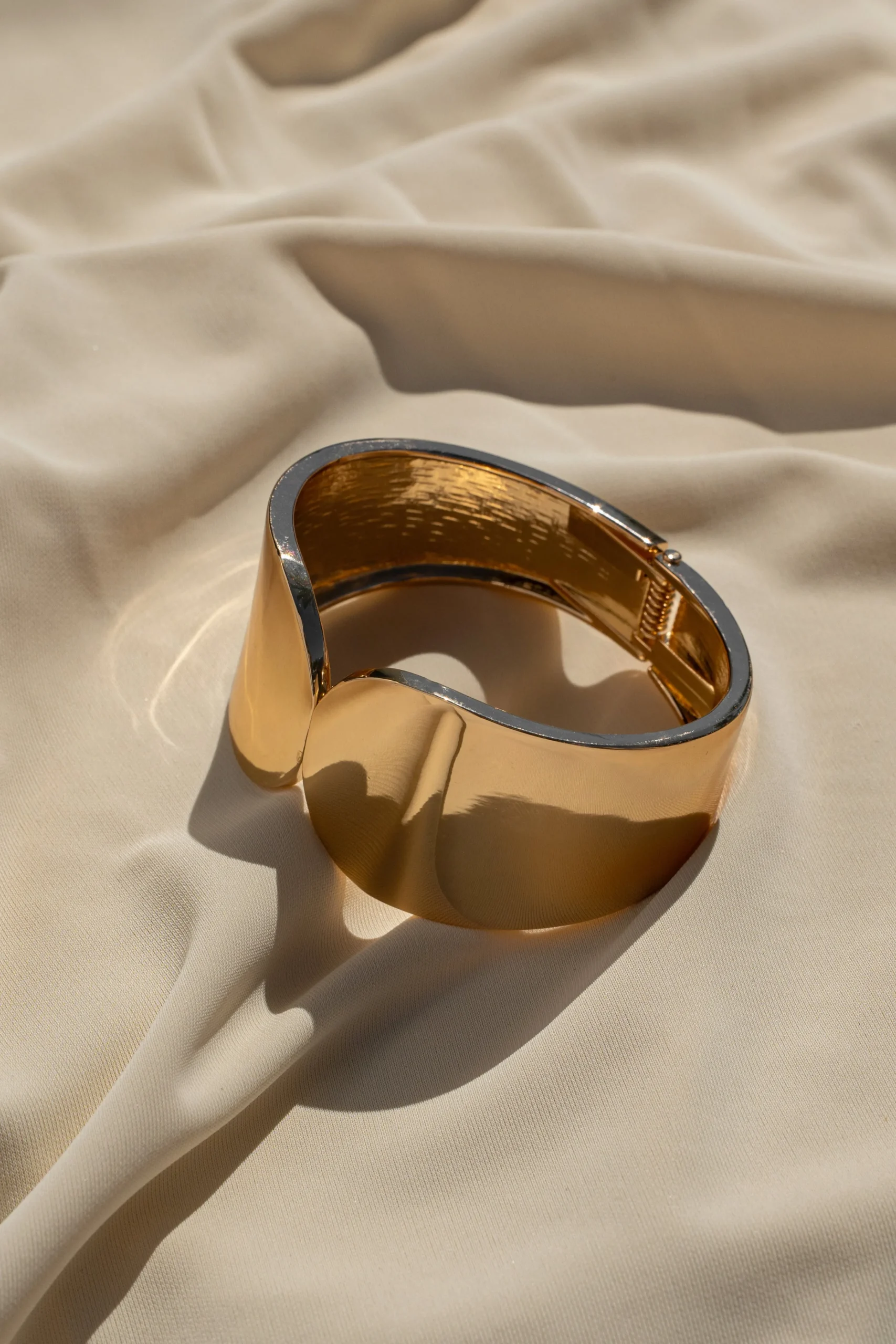 gold_essential_shine_brac_0.webp JLUXLABEL Gold Essential Shine Bracelet