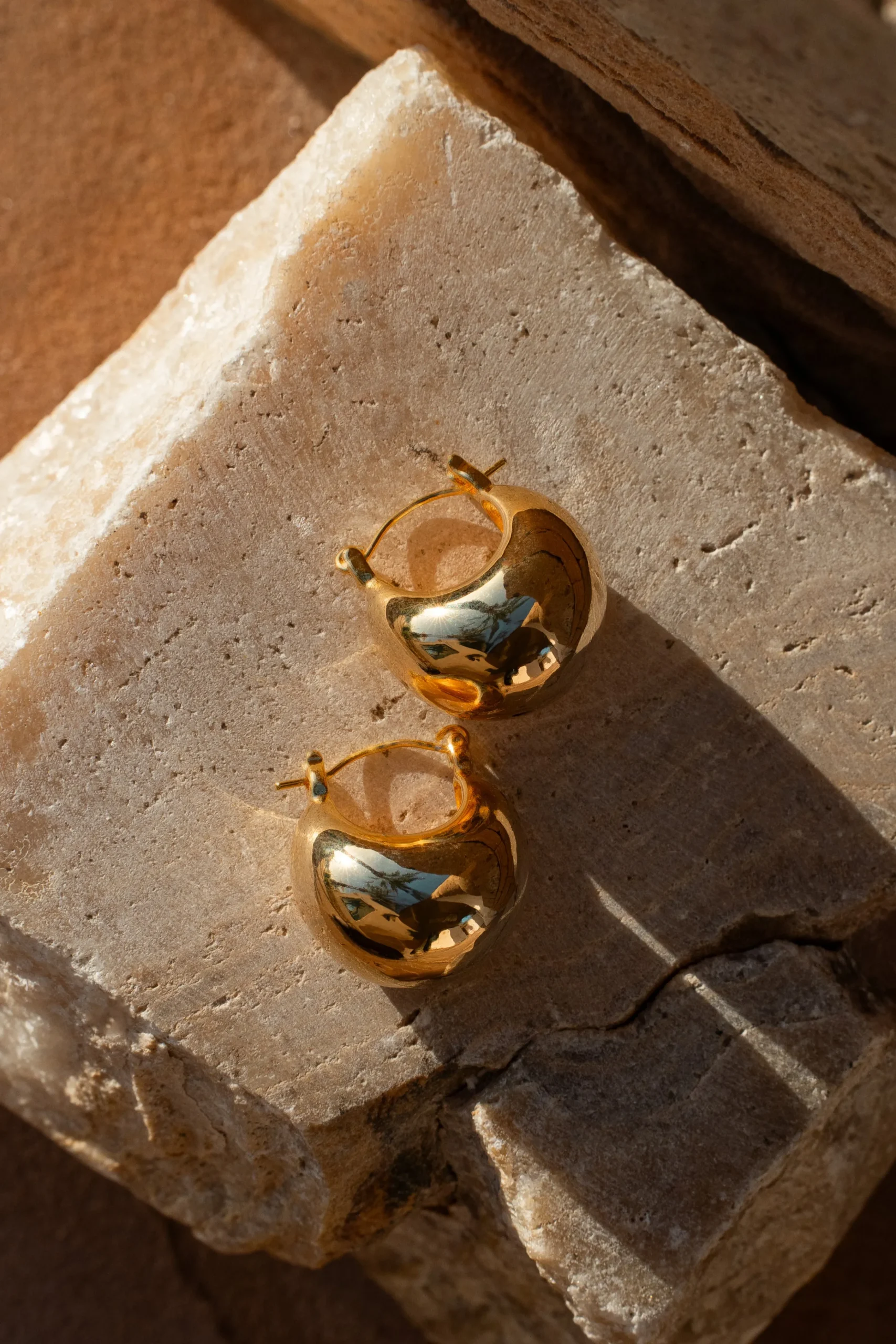 gold_huggie_hoop_earrings_0.webp JLUXLABEL Gold Huggie Hoop Earrings