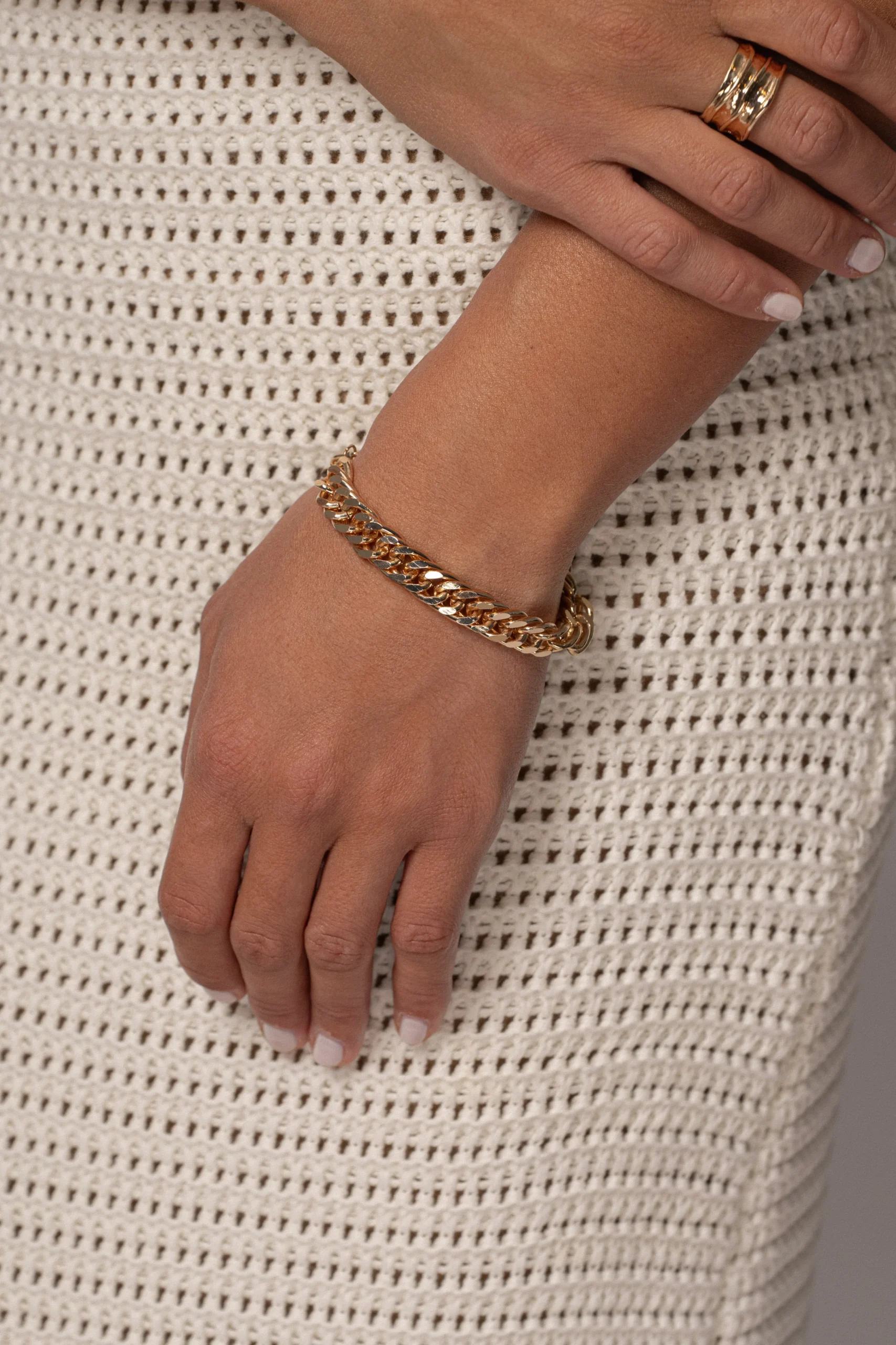 gold_jones_chain_bracelet_0.webp JLUXLABEL Gold Jones Chain Bracelet