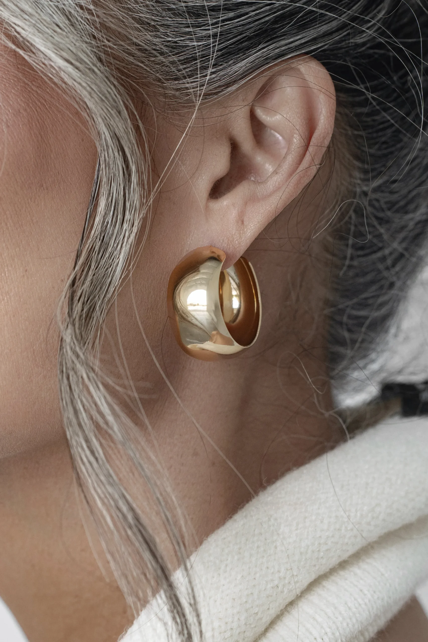 gold_natti_earrings_set_5.webp JLUXLABEL Gold Natti Earrings Set