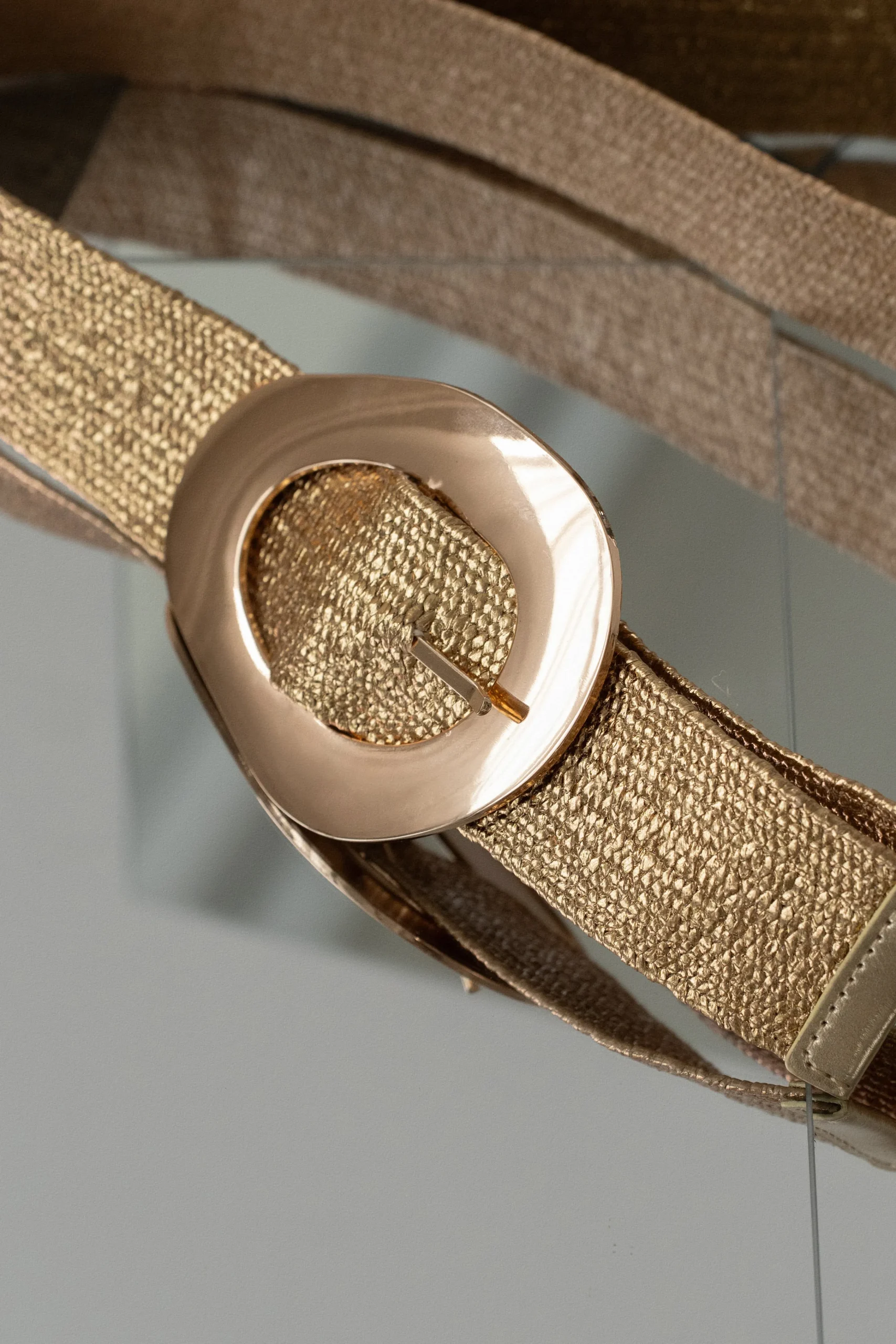 gold_oval_buckle_woven_be_0.webp JLUXLABEL Gold Oval Buckle Woven Belt