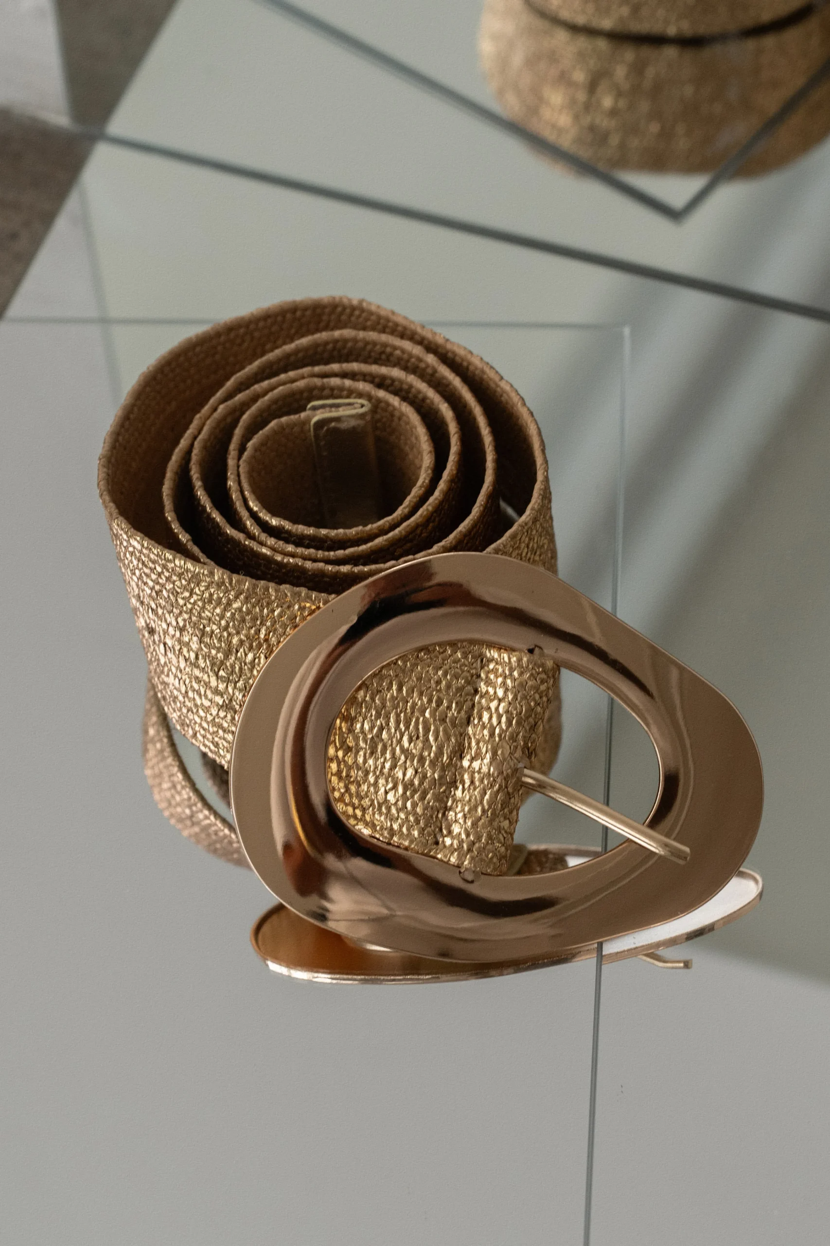gold_oval_buckle_woven_be_1.webp JLUXLABEL Gold Oval Buckle Woven Belt