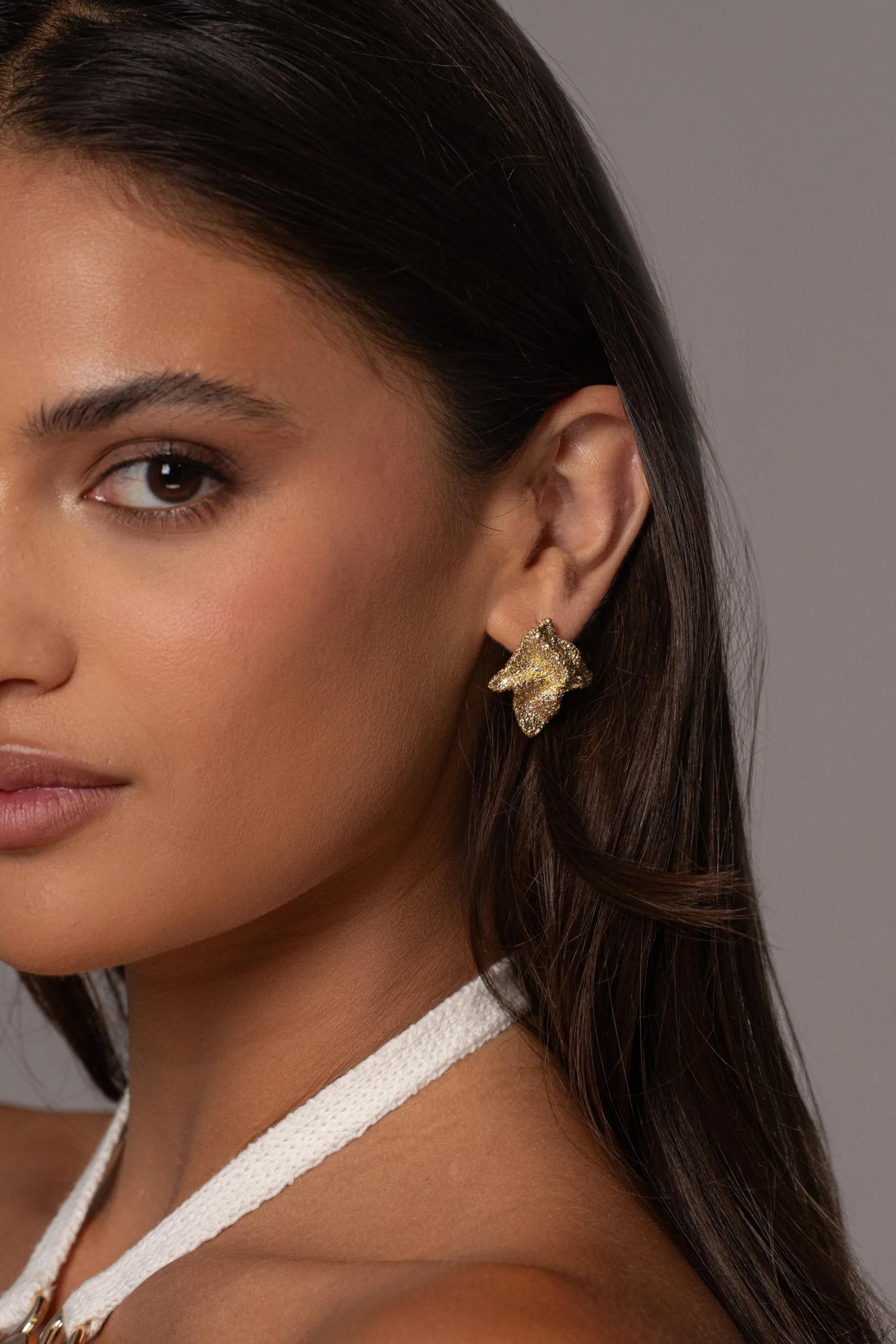 gold_roma_textured_earrin_1.webp JLUXLABEL Gold Roma Textured Earrings