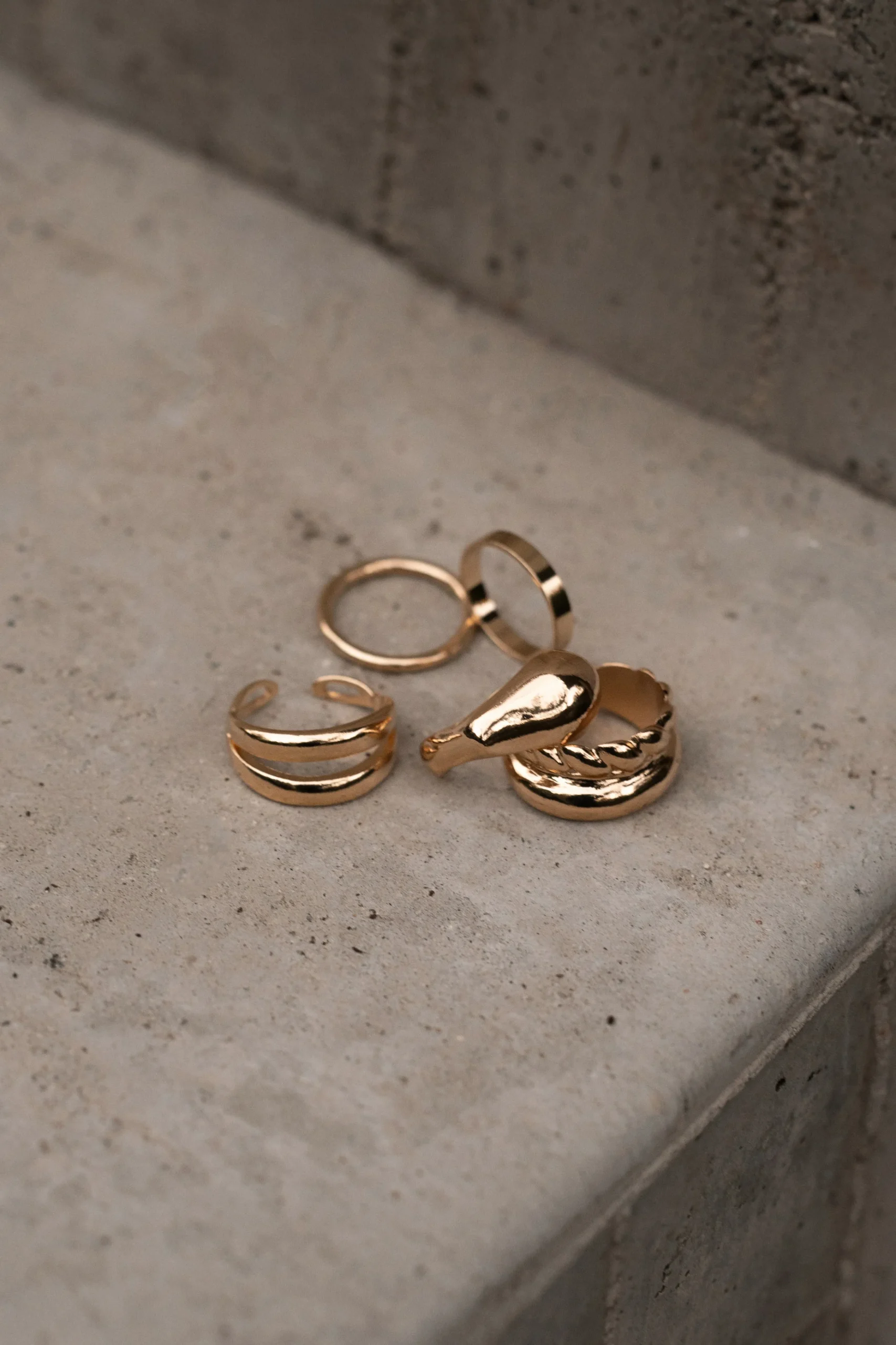 gold_rue_ring_set_0.webp JLUXLABEL Gold Rue Ring Set