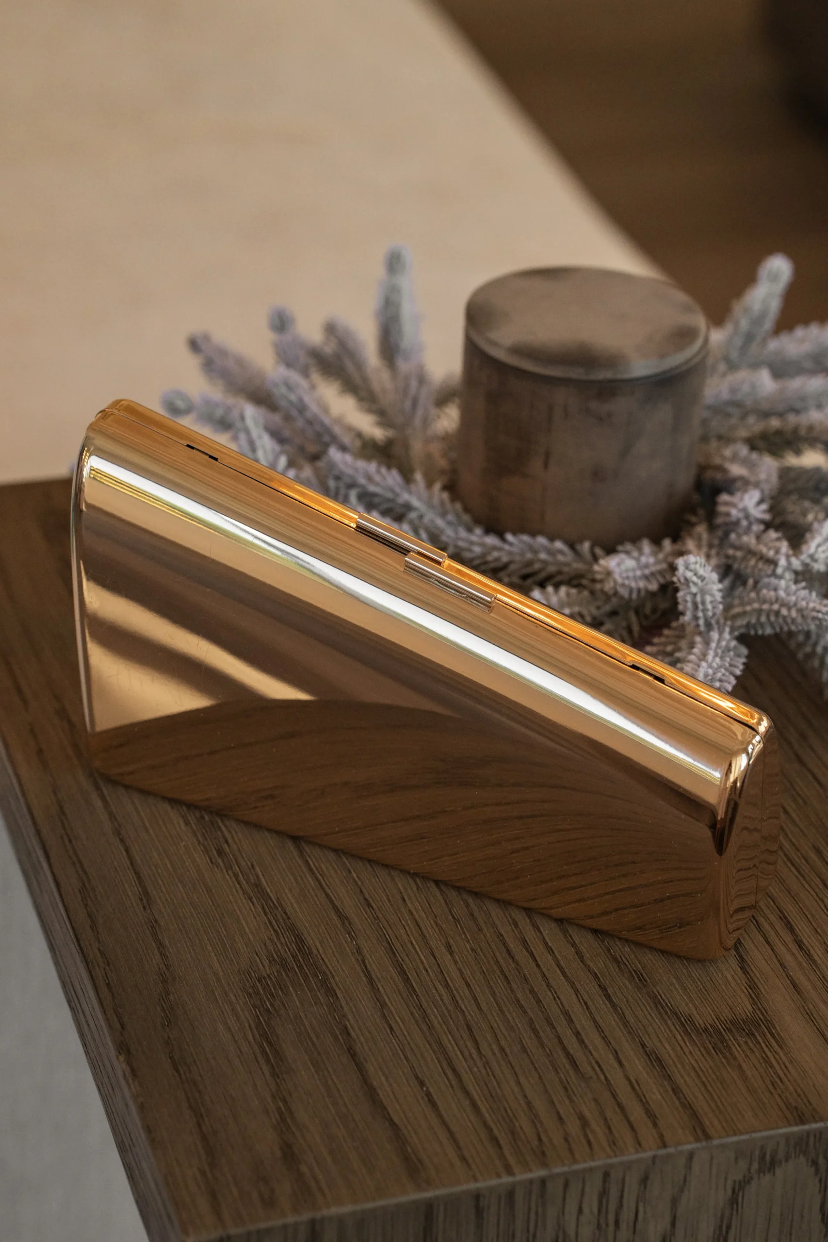 gold_sasha_clutch_1.webp JLUXLABEL Gold Sasha Clutch