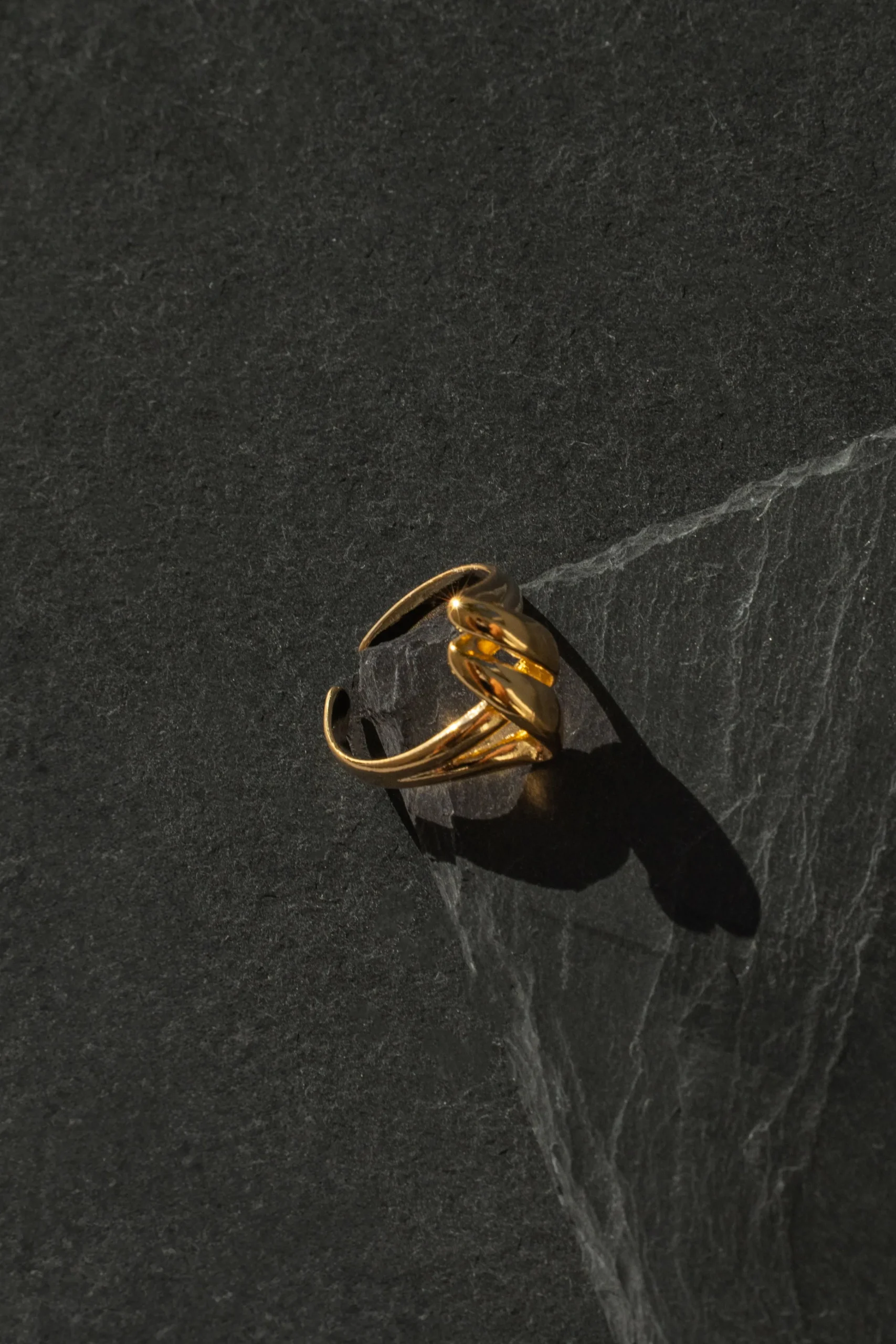 gold_shelby_ring_1.webp JLUXLABEL Gold Shelby Ring