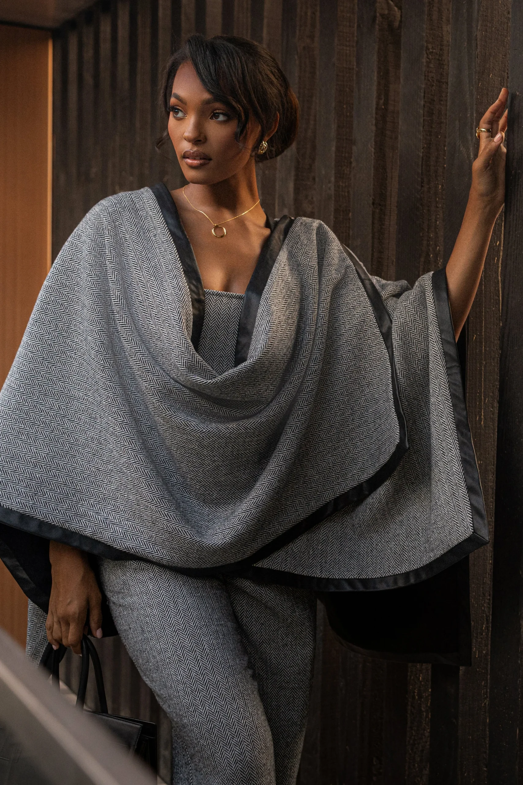 herringbone_reversible_sh_15.webp JLUXLABEL Herringbone Reversible Shawl