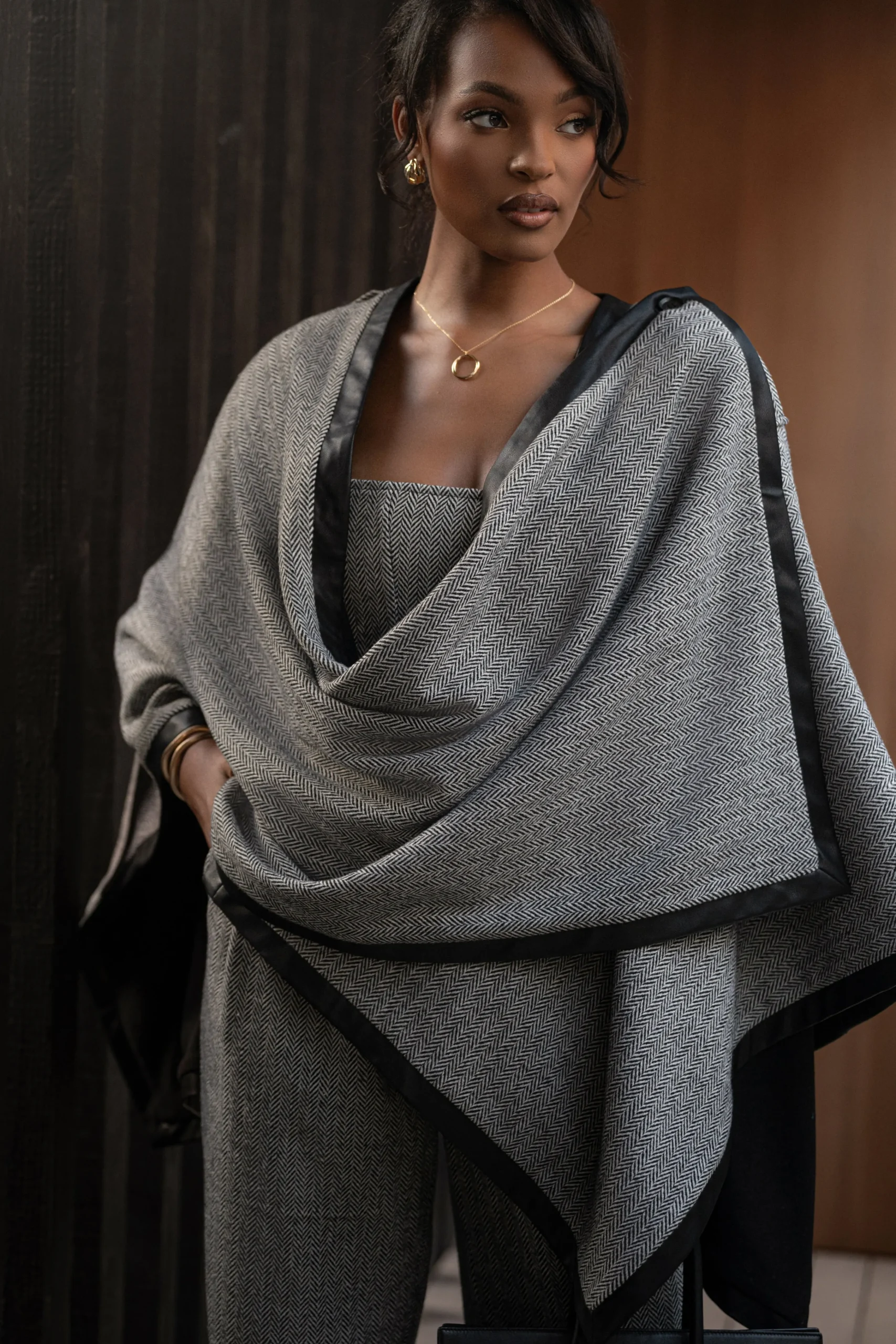 herringbone_reversible_sh_19.webp JLUXLABEL Herringbone Reversible Shawl