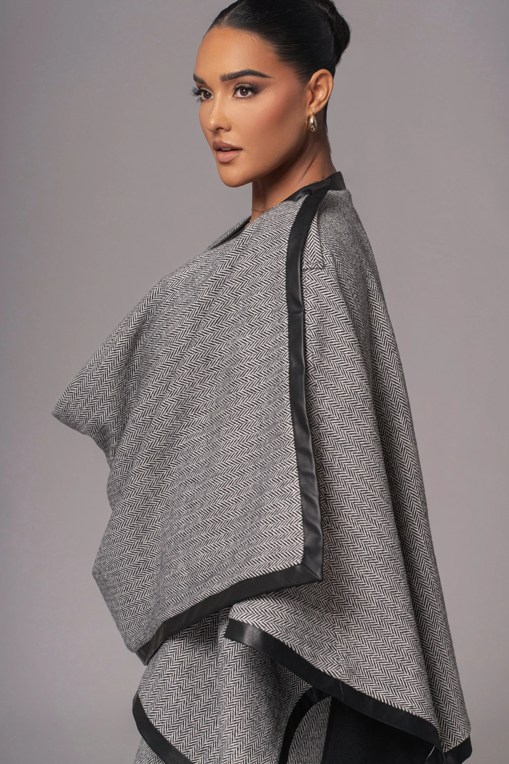 herringbone_reversible_sh_23.webp JLUXLABEL Herringbone Reversible Shawl