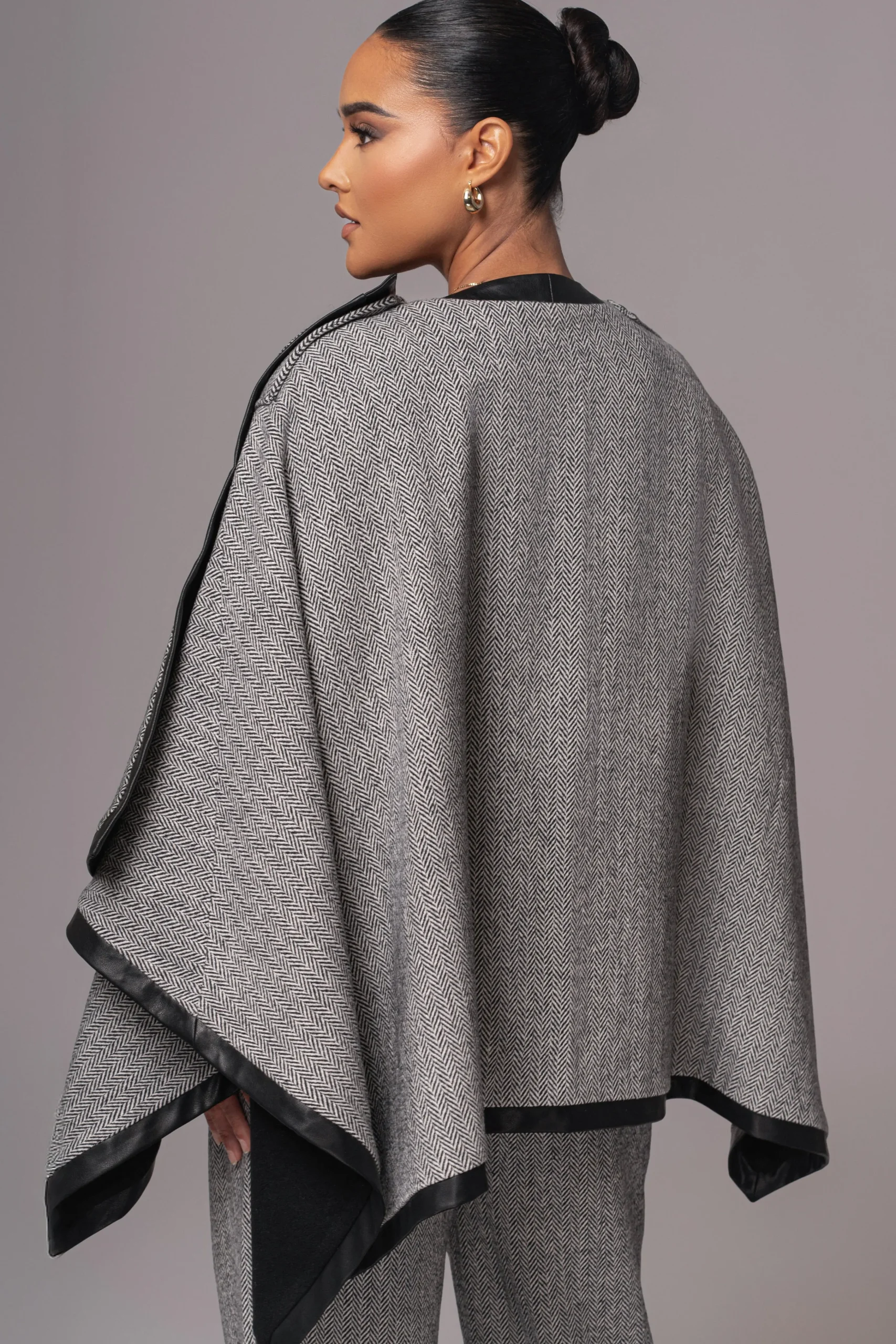 herringbone_reversible_sh_25.webp JLUXLABEL Herringbone Reversible Shawl