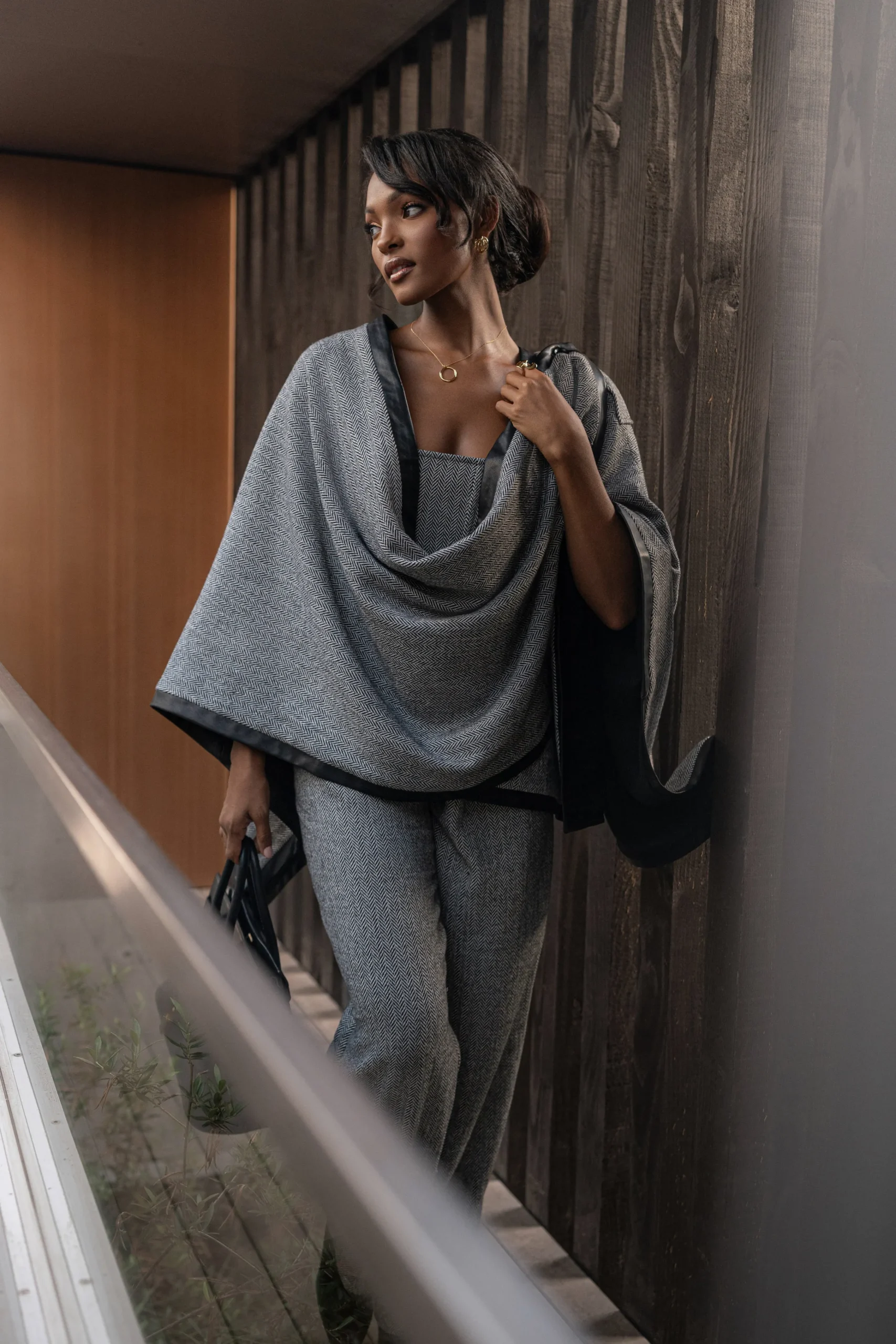 herringbone_reversible_sh_7.webp JLUXLABEL Herringbone Reversible Shawl