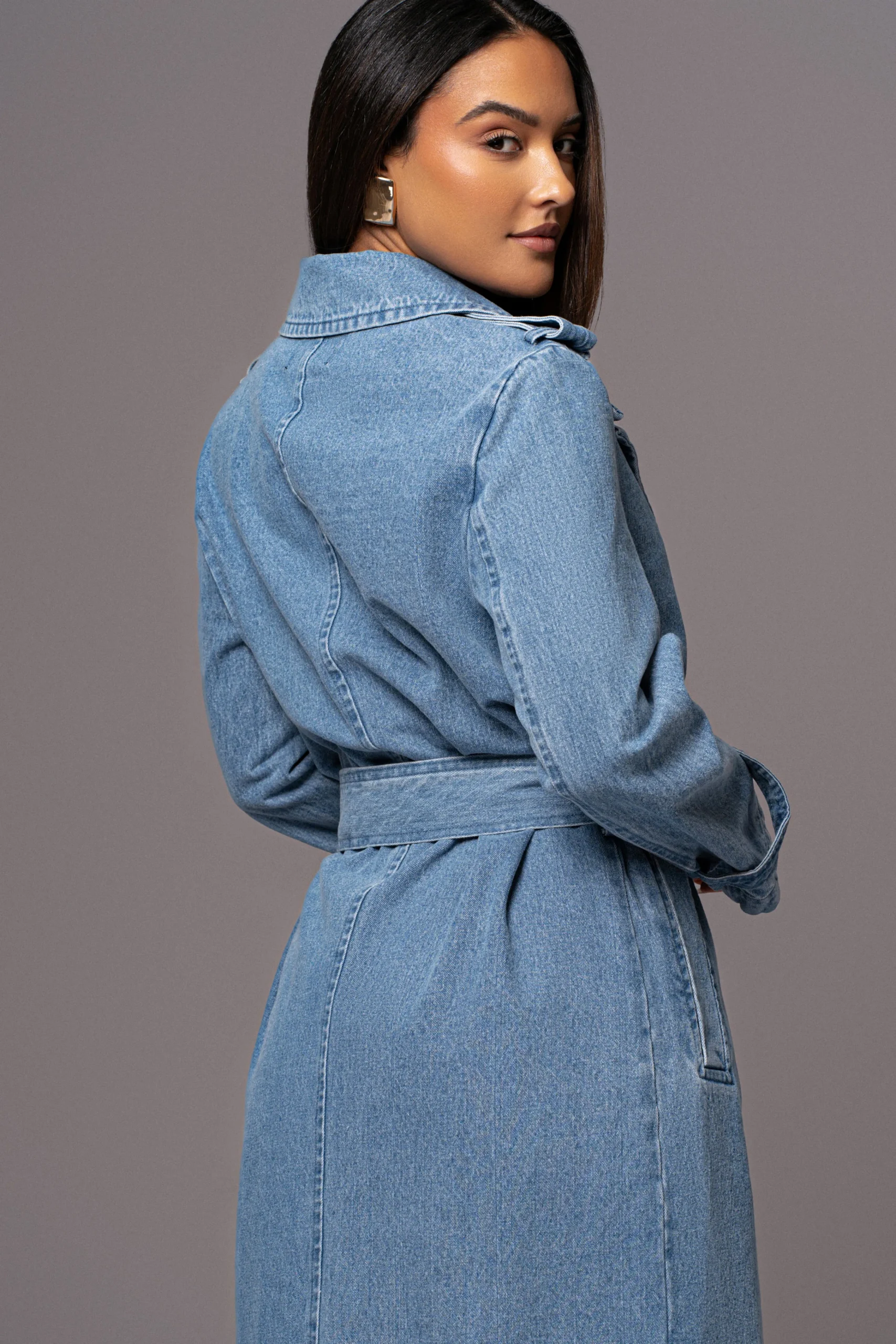 medium_wash_savannah_belt_17.webp JLUXLABEL Medium Wash Savannah Belted Denim Coat