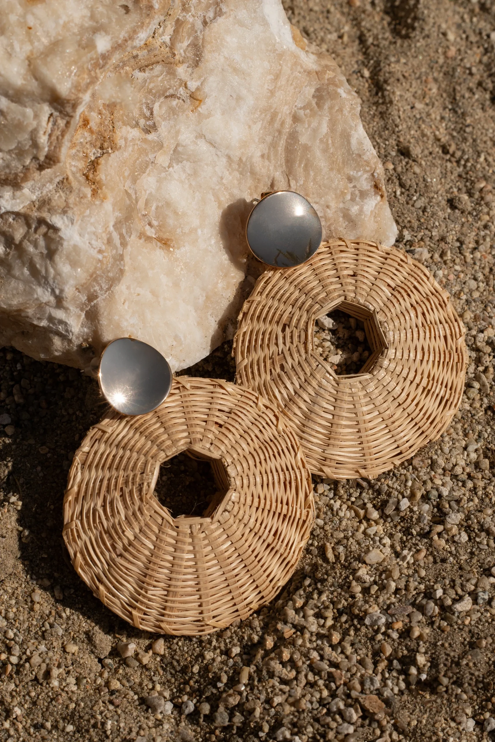 natural_raffia_circular_d_0.webp JLUXLABEL Natural Raffia Circular Dangle Earrings