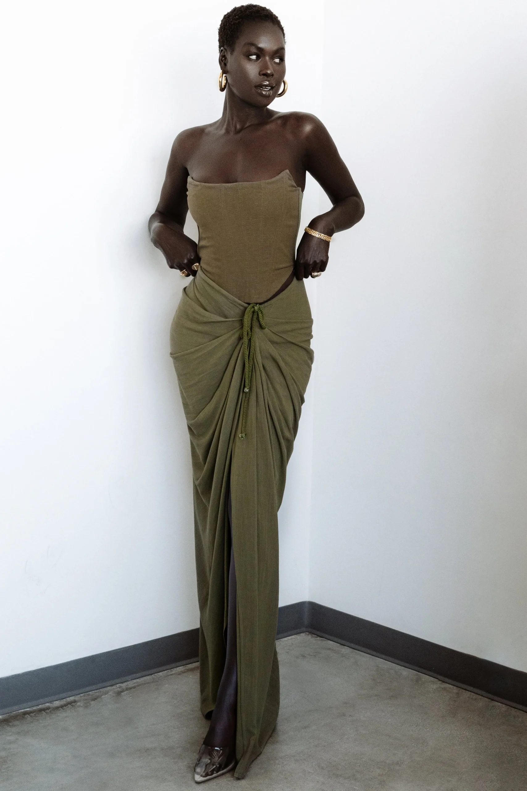 olive_noelia_linen_slit_s_2.webp JLUXLABEL Olive Noelia Linen Slit Skirt