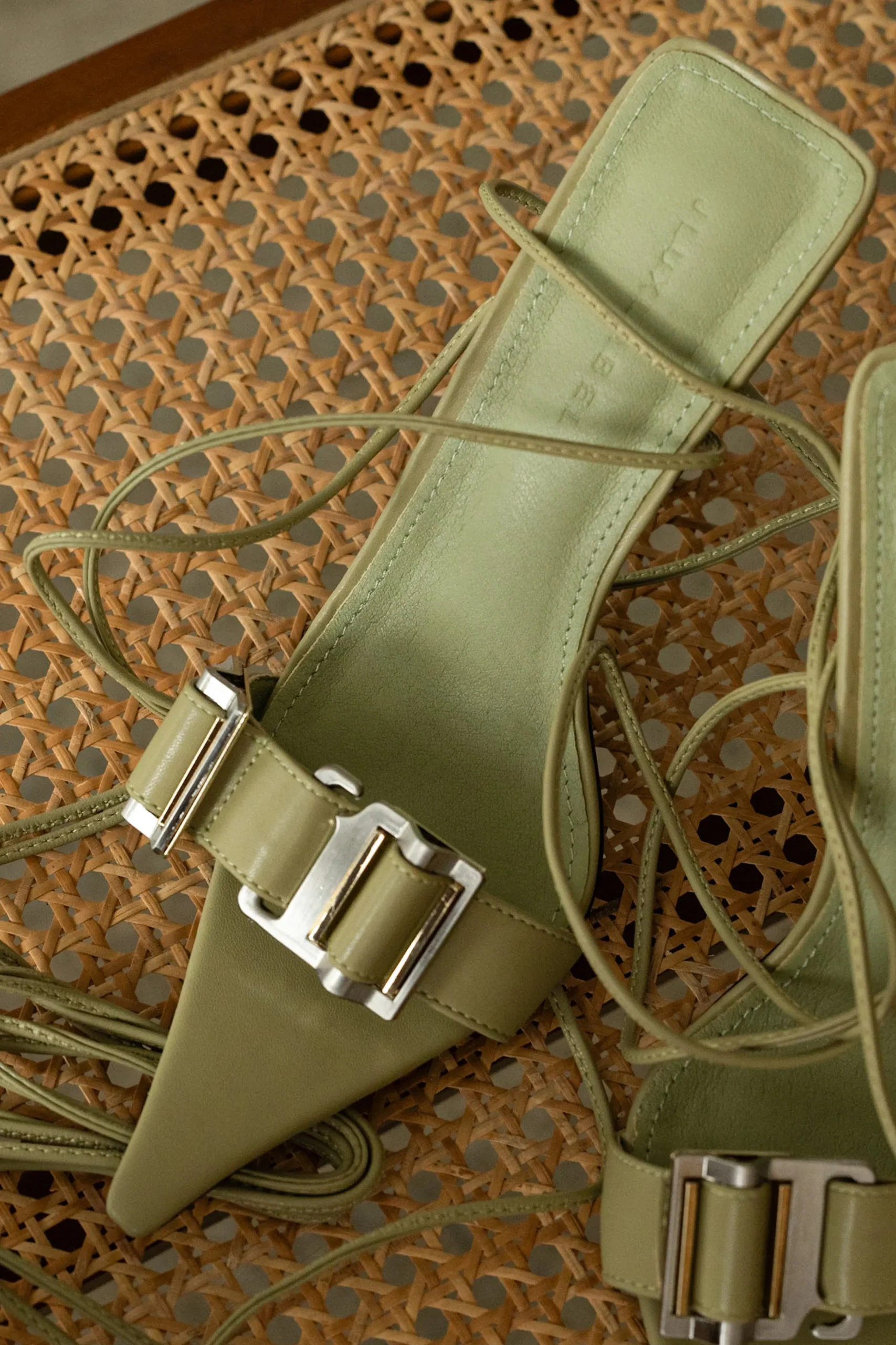 olive_regal_pointed_toe_h_4.webp JLUXLABEL Olive Regal Pointed Toe Heels
