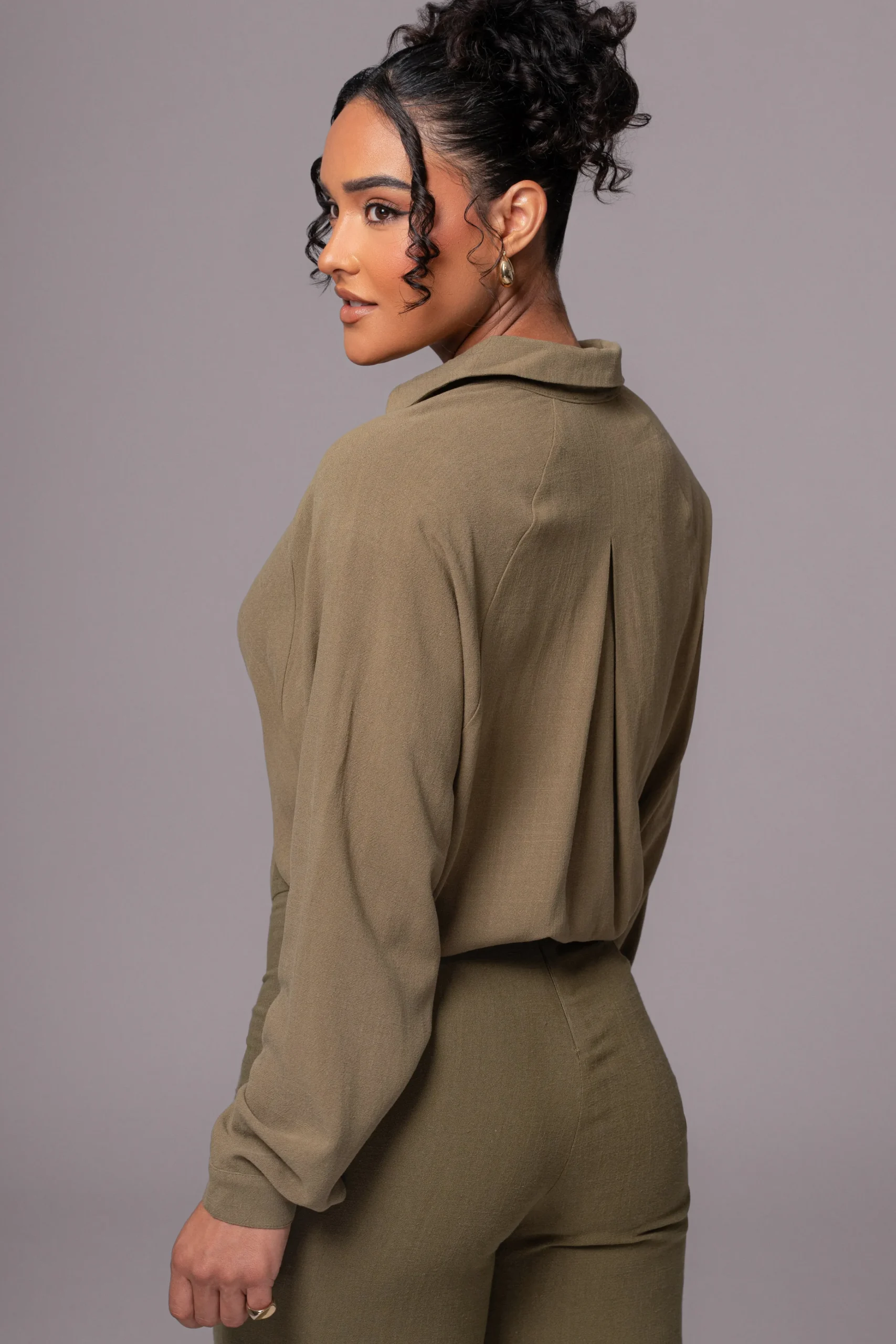 olive_soho_front_tied_wov_4.webp JLUXLABEL Olive Soho Front Tied Woven Top