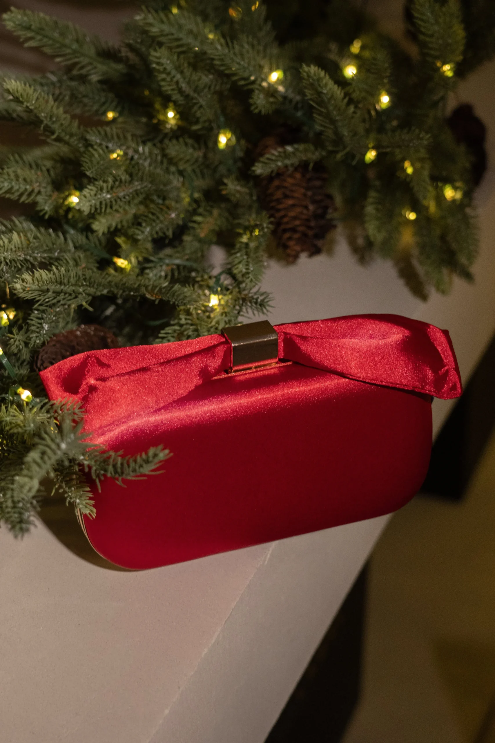 red_satin_bow_clutch_1.webp JLUXLABEL Red Satin Bow Clutch