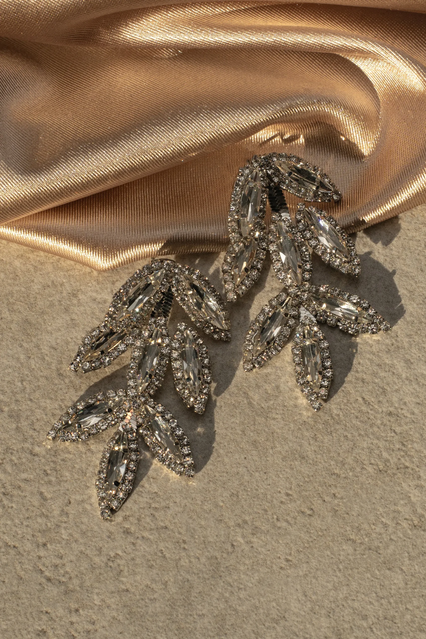 silver_rhinestone_leaf_ea_1.webp JLUXLABEL Silver Rhinestone Leaf Earrings