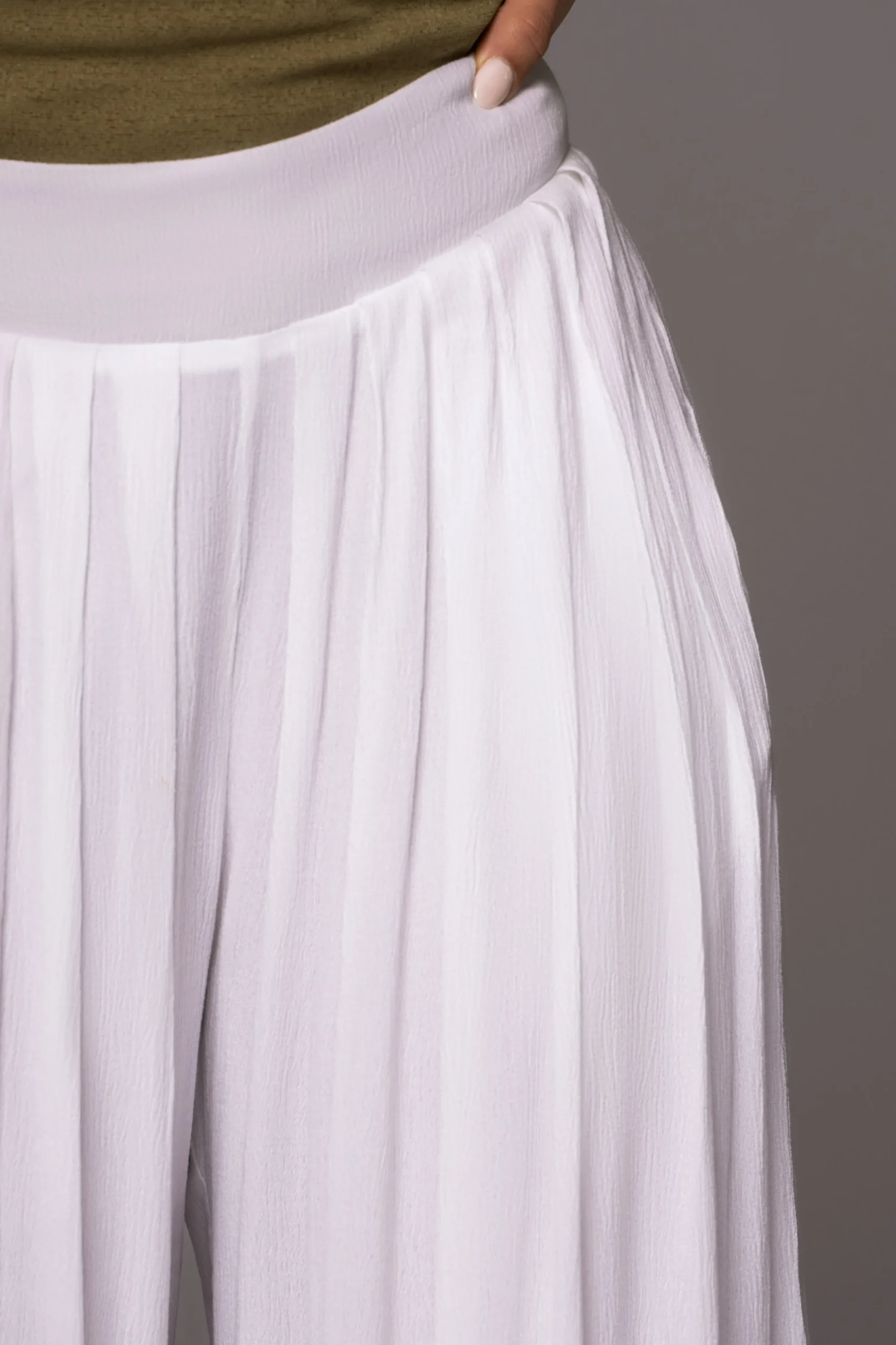 white_after_sunset_pleate_11.webp JLUXLABEL White After Sunset Pleated Pants