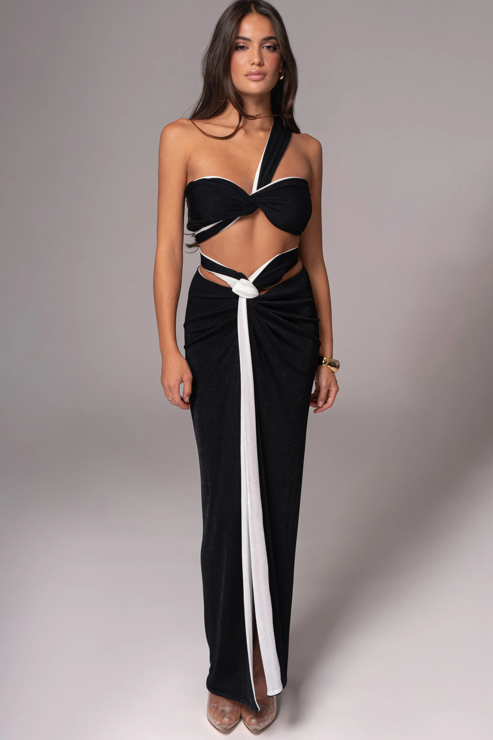 whiteblack_venus_reversib_1.webp JLUXLABEL White/Black Venus Reversible Skirt Set