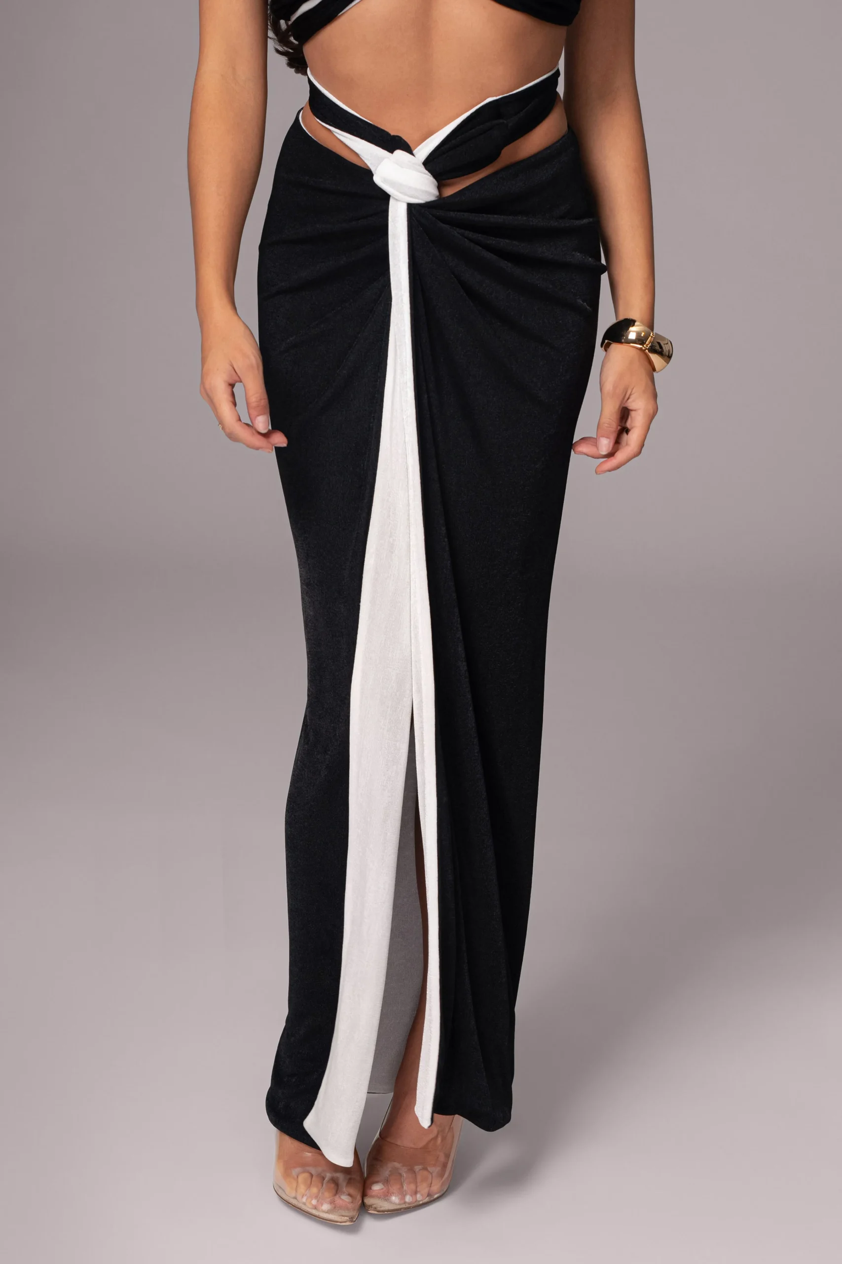 whiteblack_venus_reversib_2.webp JLUXLABEL White/Black Venus Reversible Skirt Set