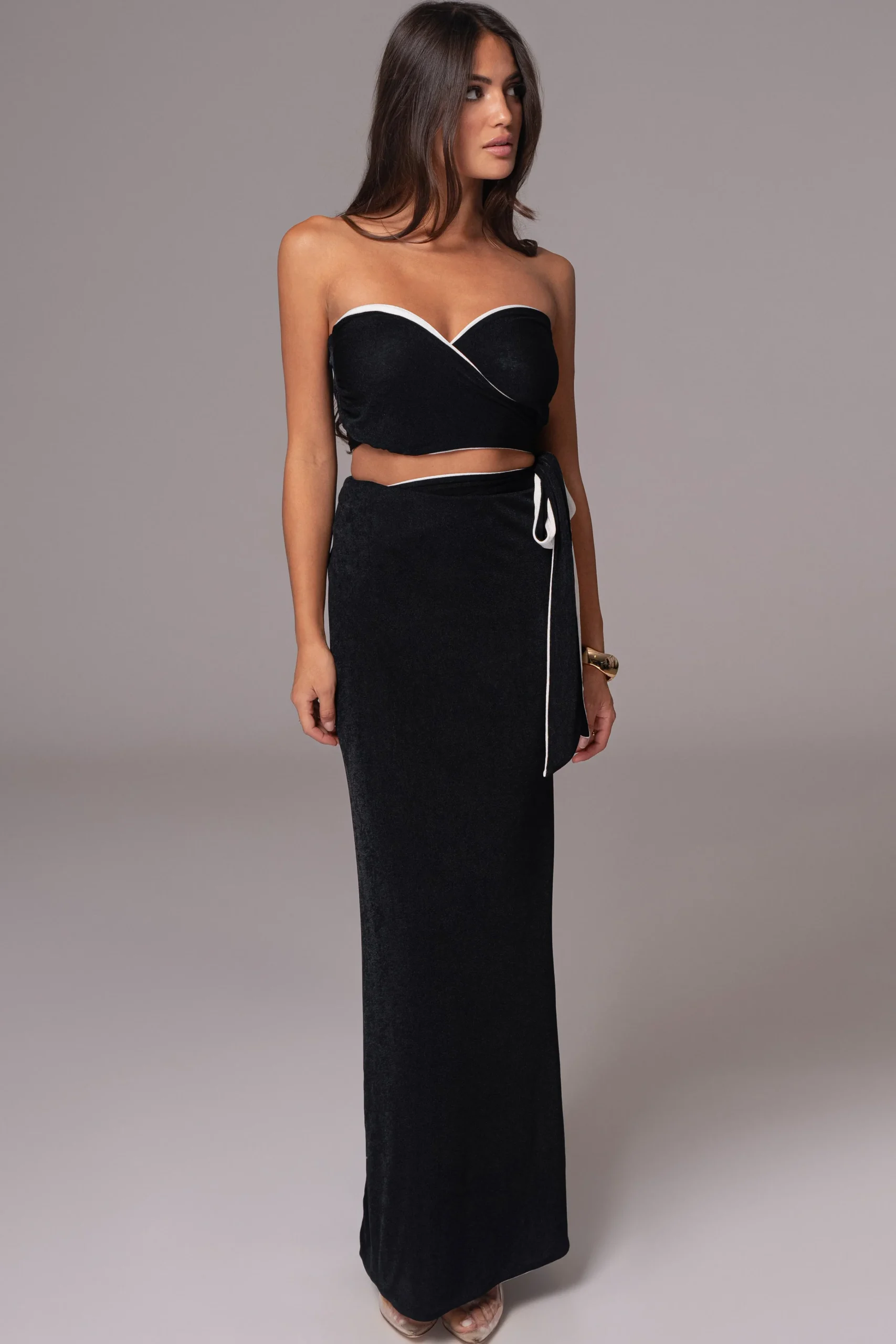 whiteblack_venus_reversib_22.webp JLUXLABEL White/Black Venus Reversible Skirt Set