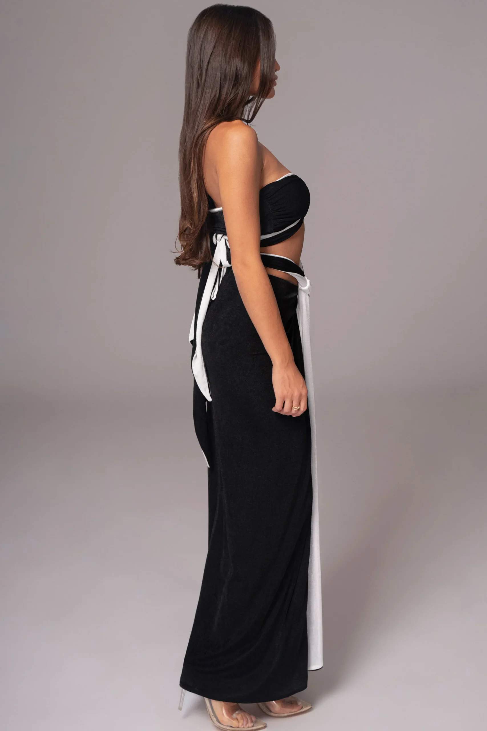 whiteblack_venus_reversib_29.webp JLUXLABEL White/Black Venus Reversible Skirt Set