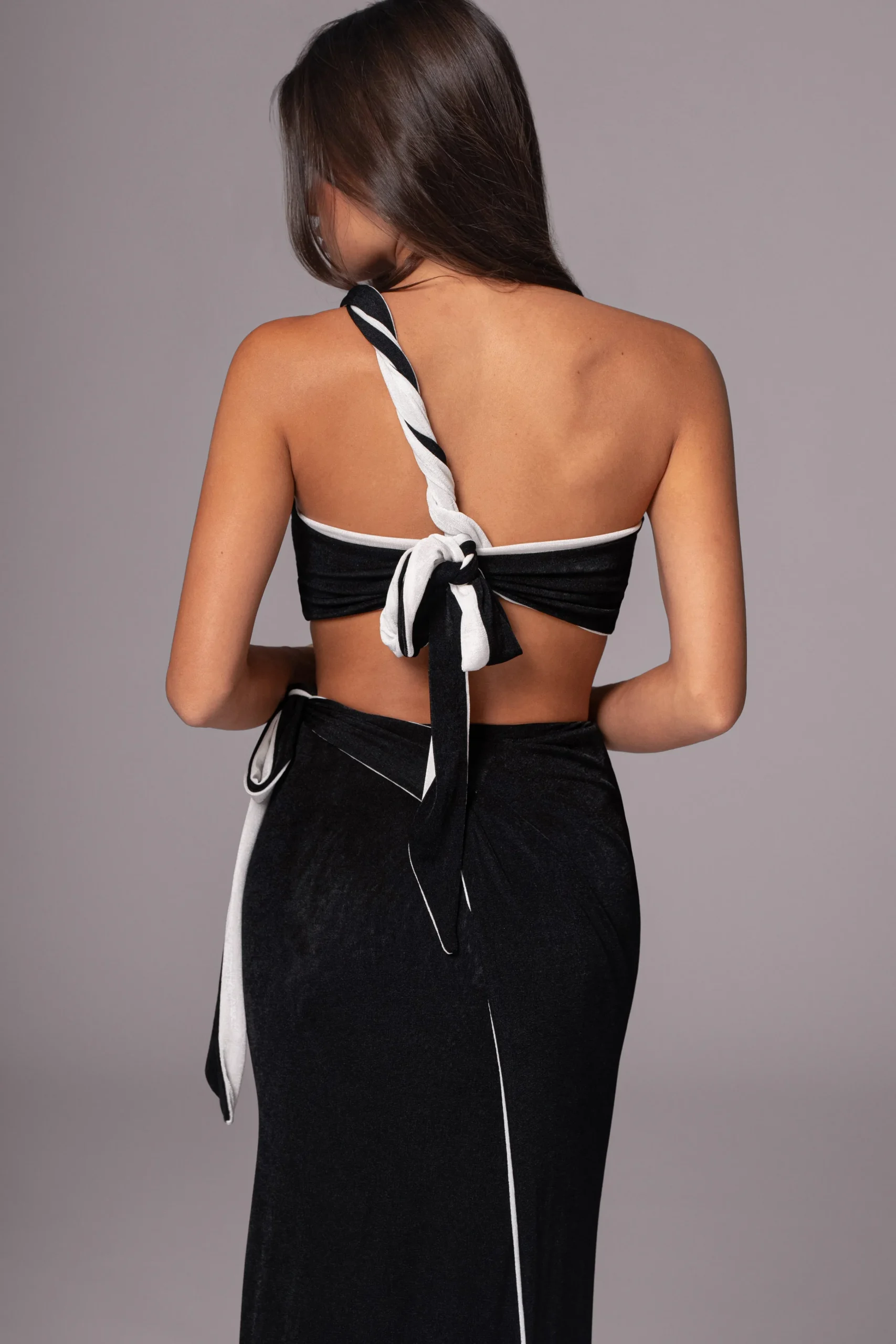 whiteblack_venus_reversib_33.webp JLUXLABEL White/Black Venus Reversible Skirt Set